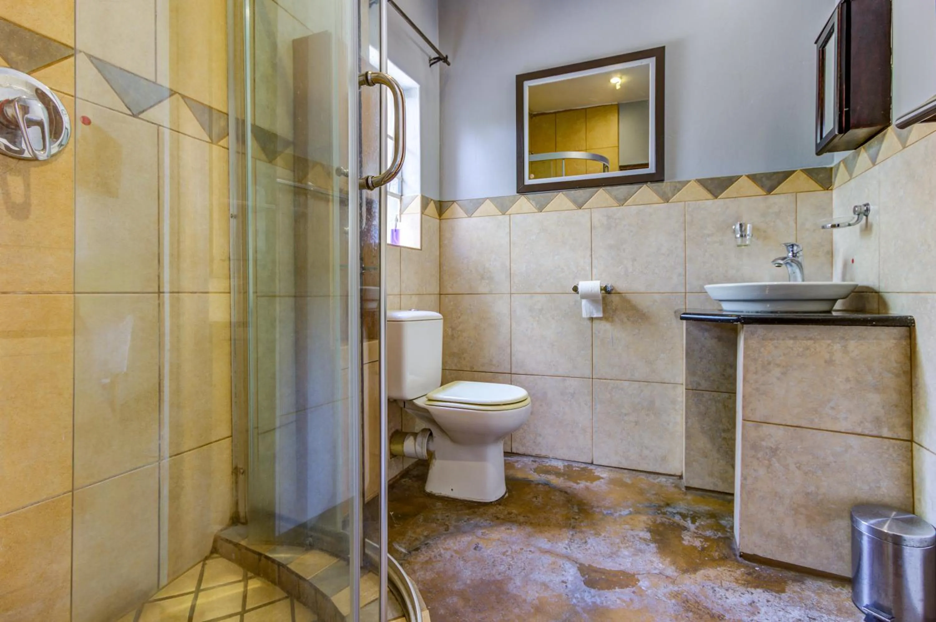 Bathroom in Africa Footprints Lodge Kempton Park