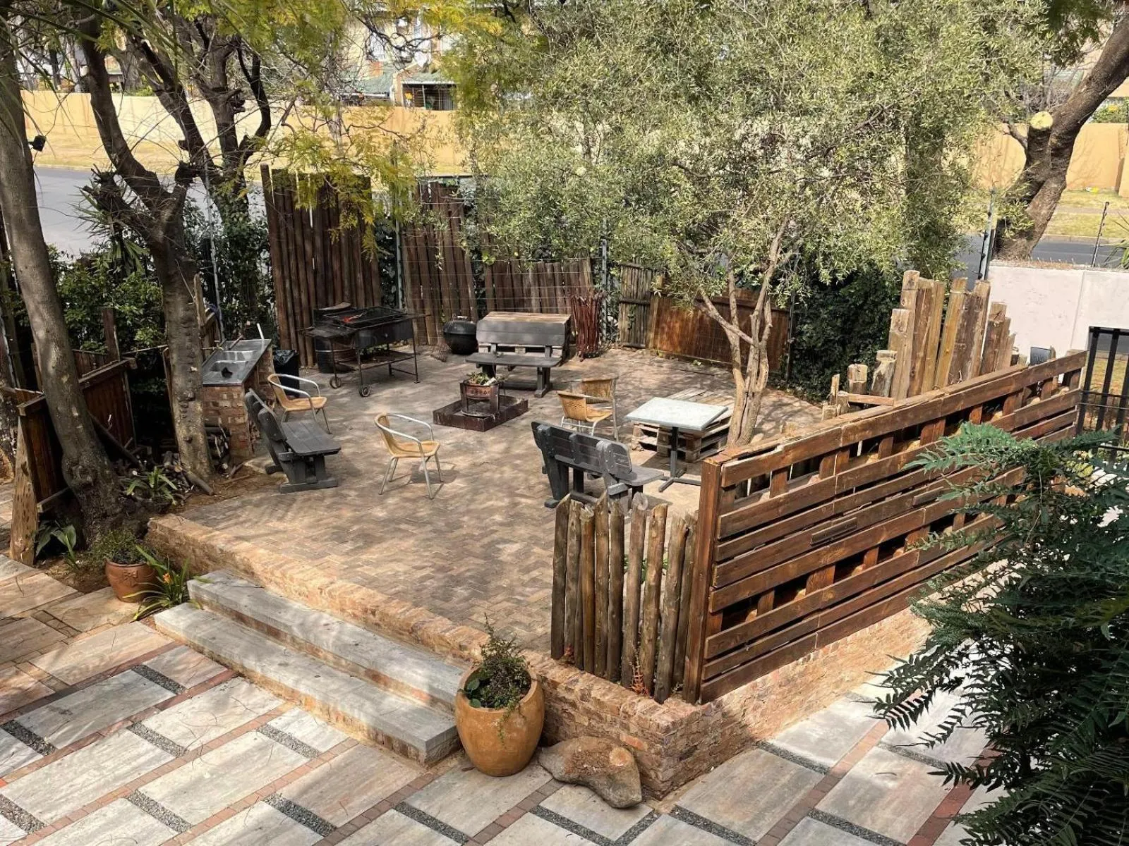 BBQ facilities in Africa Footprints Lodge Kempton Park