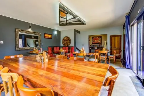 Dining area in Africa Footprints Lodge Kempton Park