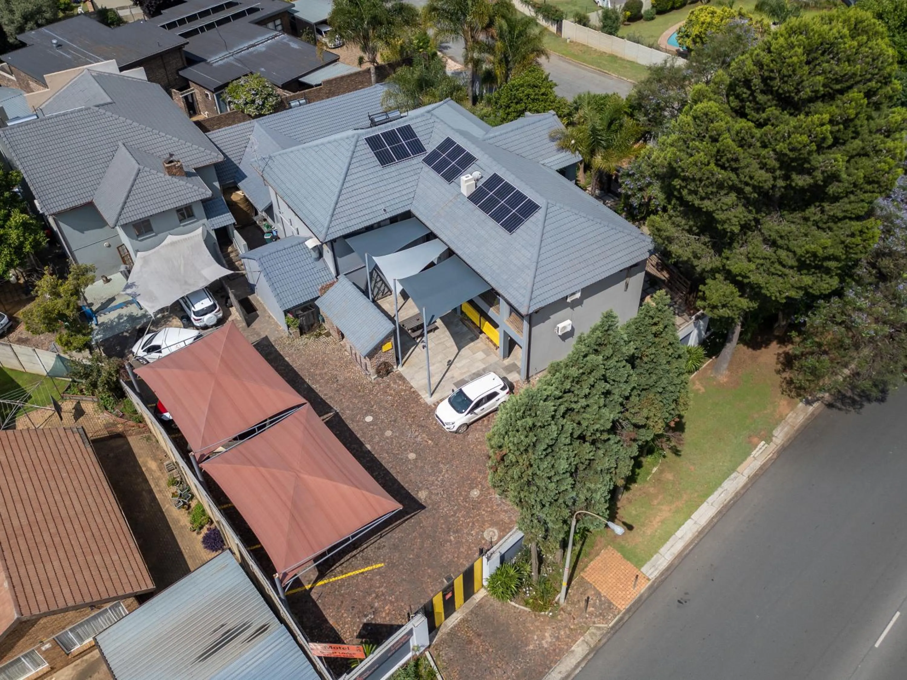 Property building in Africa Footprints Lodge Kempton Park