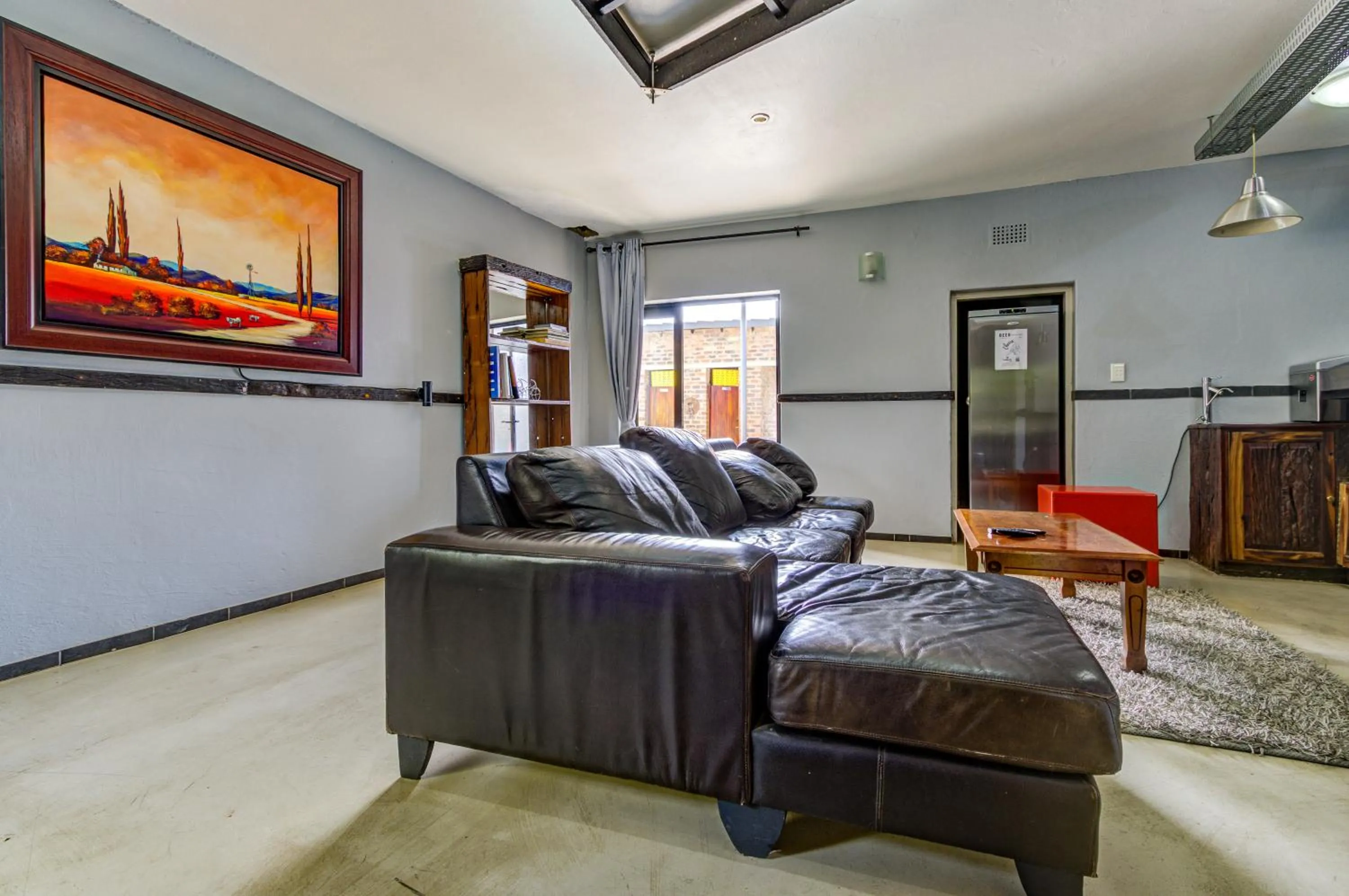 Communal lounge/ TV room in Africa Footprints Lodge Kempton Park