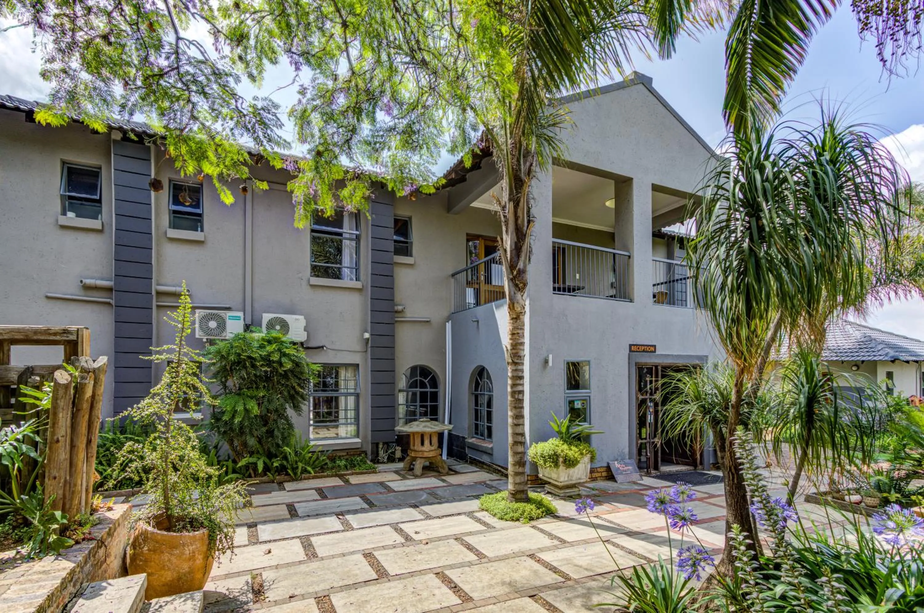 Garden in Africa Footprints Lodge Kempton Park