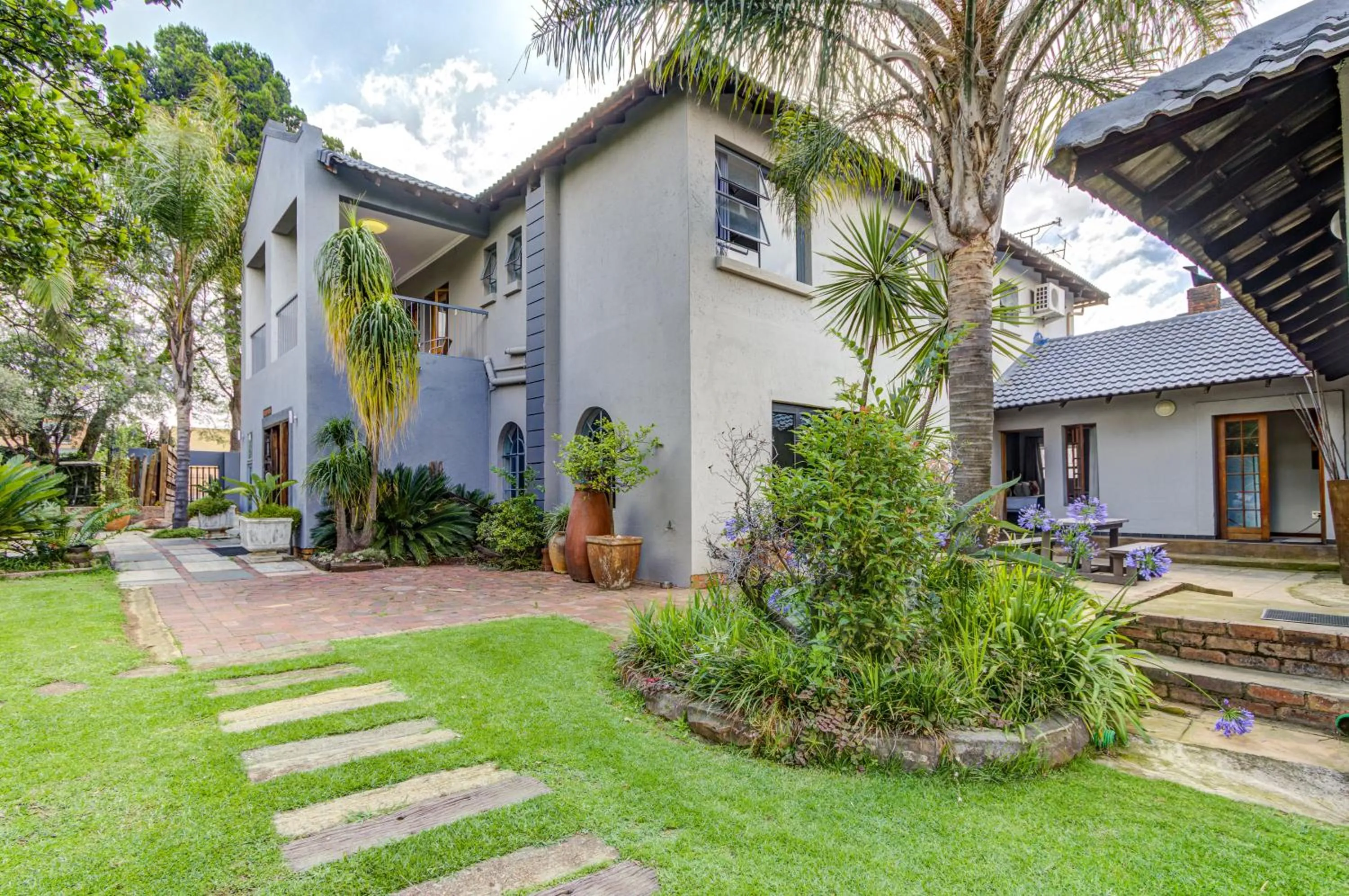 Garden in Africa Footprints Lodge Kempton Park