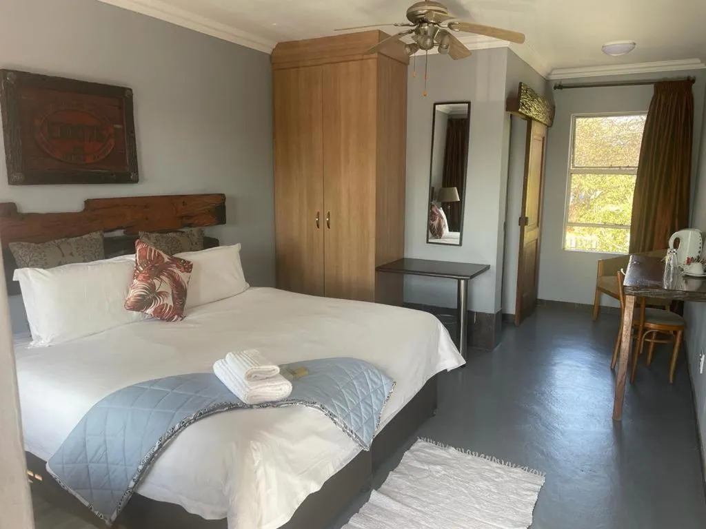 Bed in Africa Footprints Lodge Kempton Park