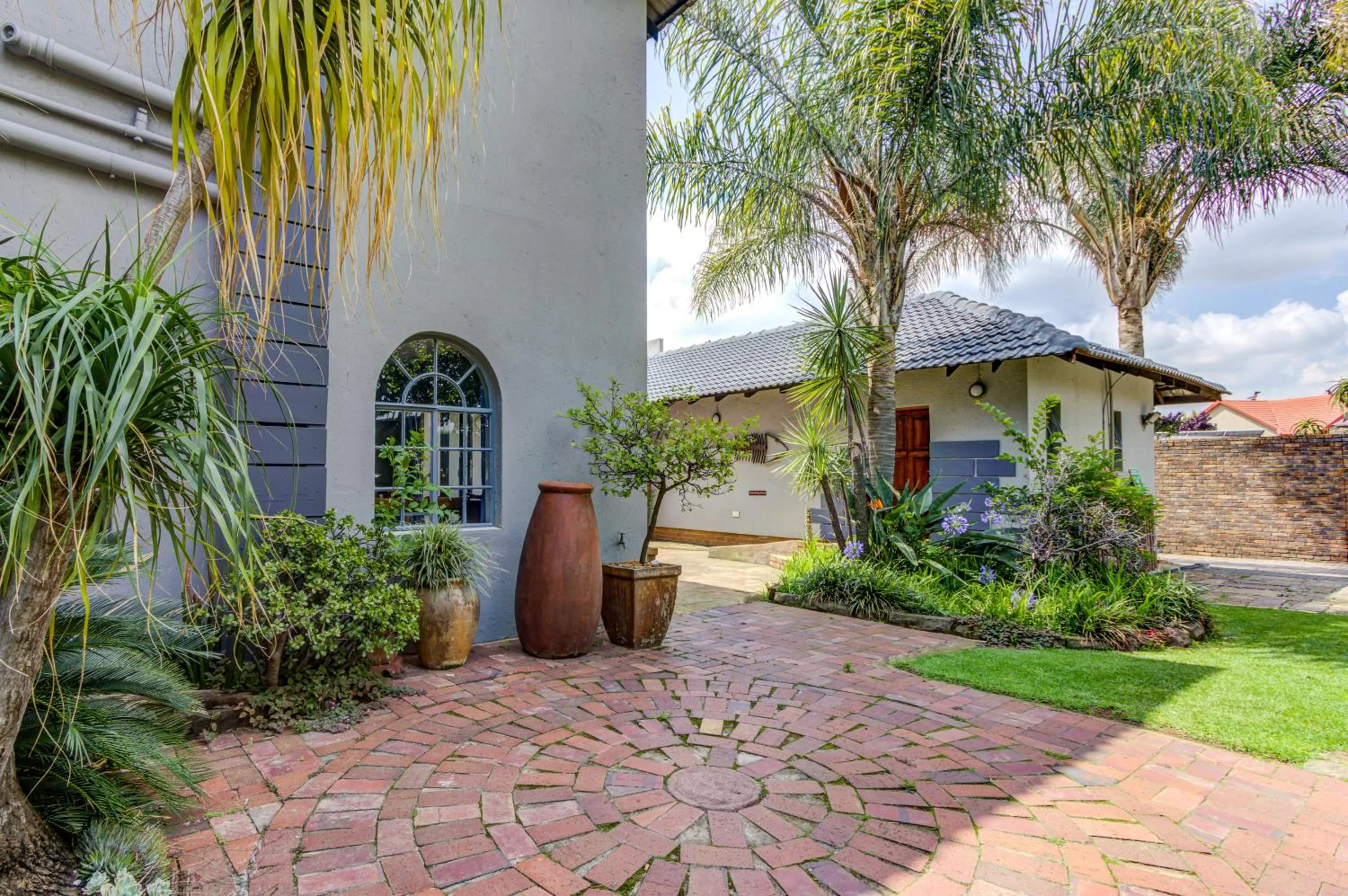 Garden in Africa Footprints Lodge Kempton Park