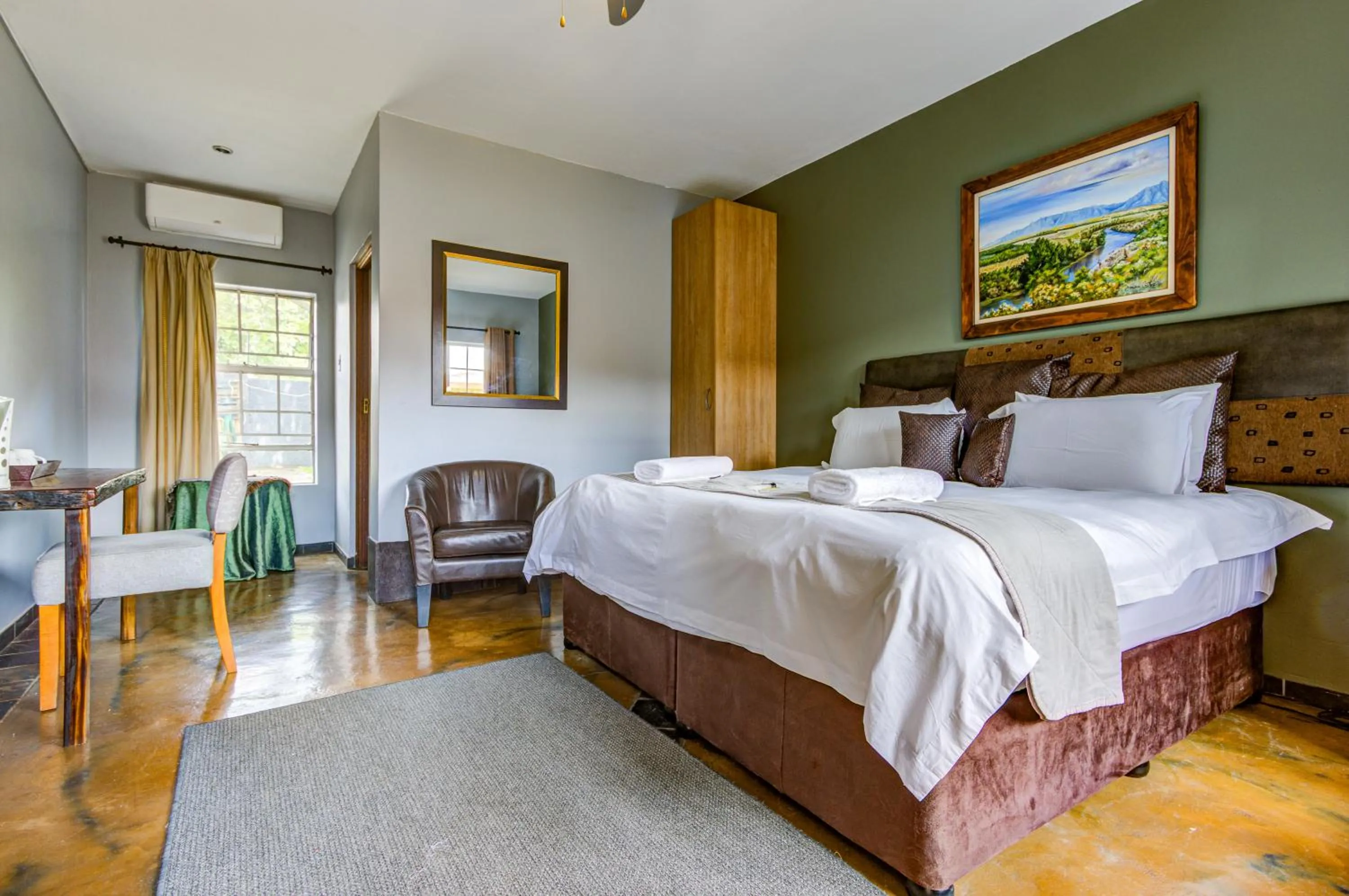 Bed in Africa Footprints Lodge Kempton Park
