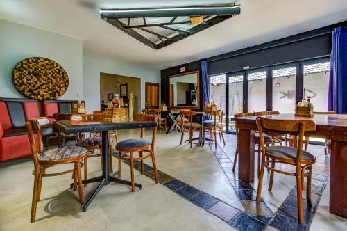 Dining area in Africa Footprints Lodge Kempton Park
