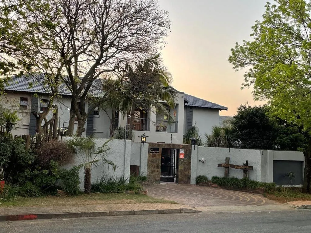 Facade/entrance in Africa Footprints Lodge Kempton Park
