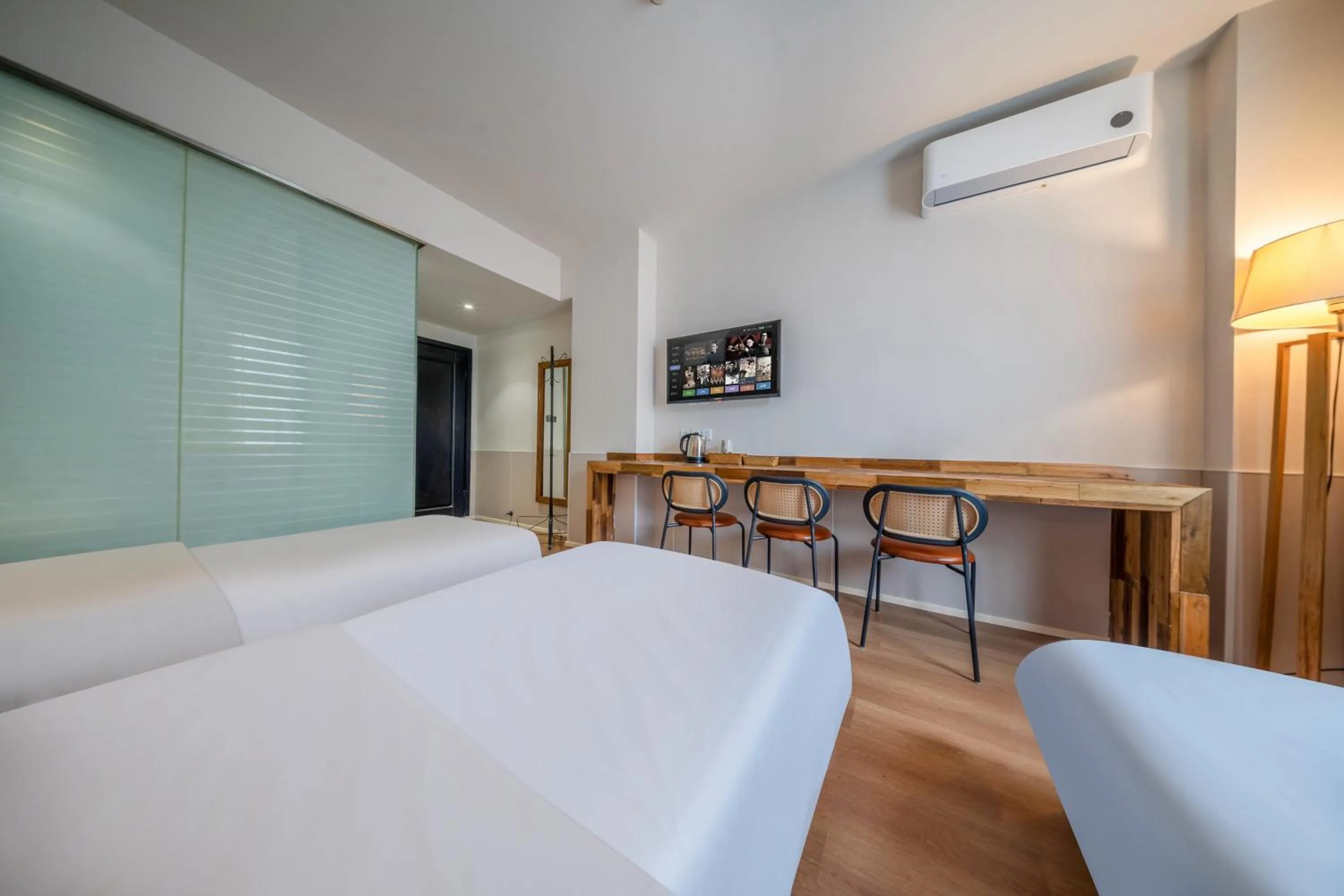 Bed in SONDERIA Lazybones Hostel- Wenshu Temple Side, Chill Hostel with All-Day Brunch, Travel Agency in English & Local Bar Vibes