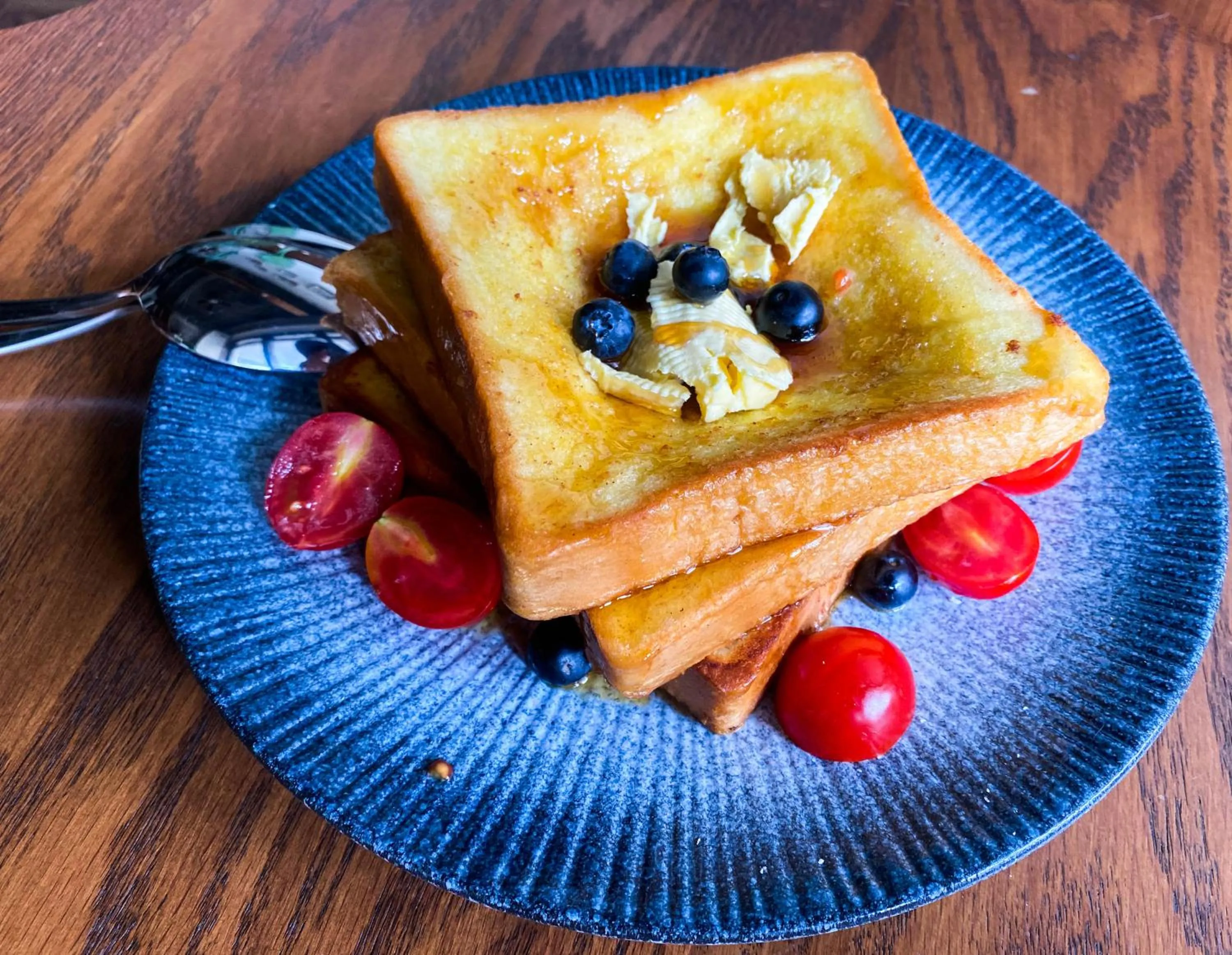 Dinner in SONDERIA Lazybones Hostel- Wenshu Temple Side, Chill Hostel with All-Day Brunch, Travel Agency in English & Local Bar Vibes