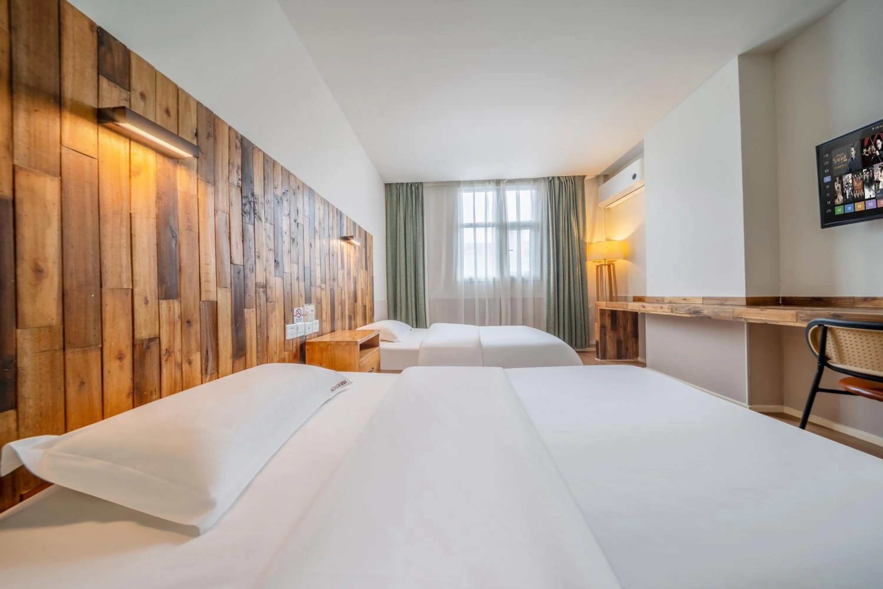 Bed in SONDERIA Lazybones Hostel- Wenshu Temple Side, Chill Hostel with All-Day Brunch, Travel Agency in English & Local Bar Vibes