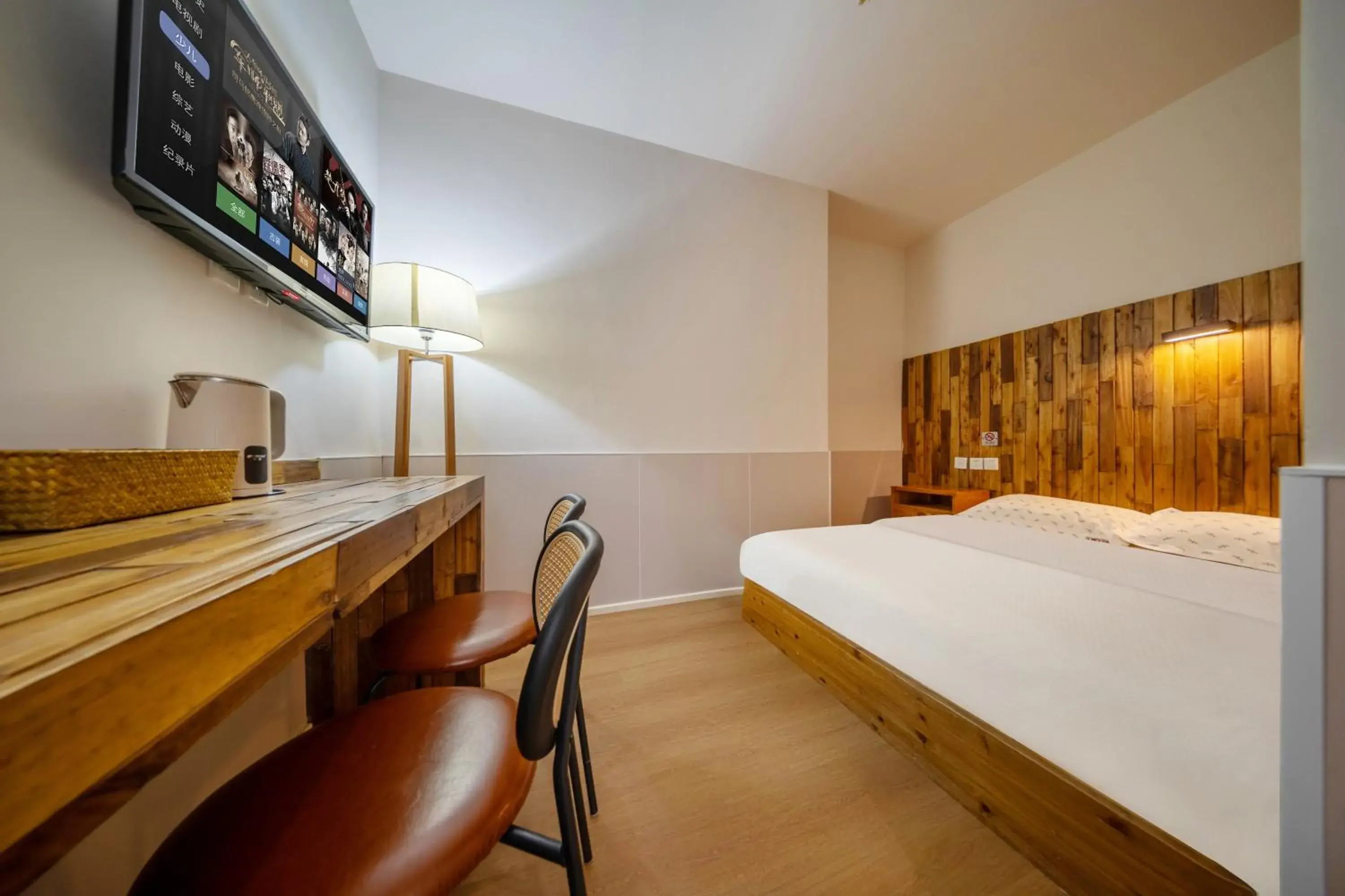 Bed in SONDERIA Lazybones Hostel- Wenshu Temple Side, Chill Hostel with All-Day Brunch, Travel Agency in English & Local Bar Vibes Bed in SONDERIA Lazybones Hostel- Wenshu Temple Side, Chill Hostel with All-Day Brunch, Travel Agency in English & Local Bar Vibes