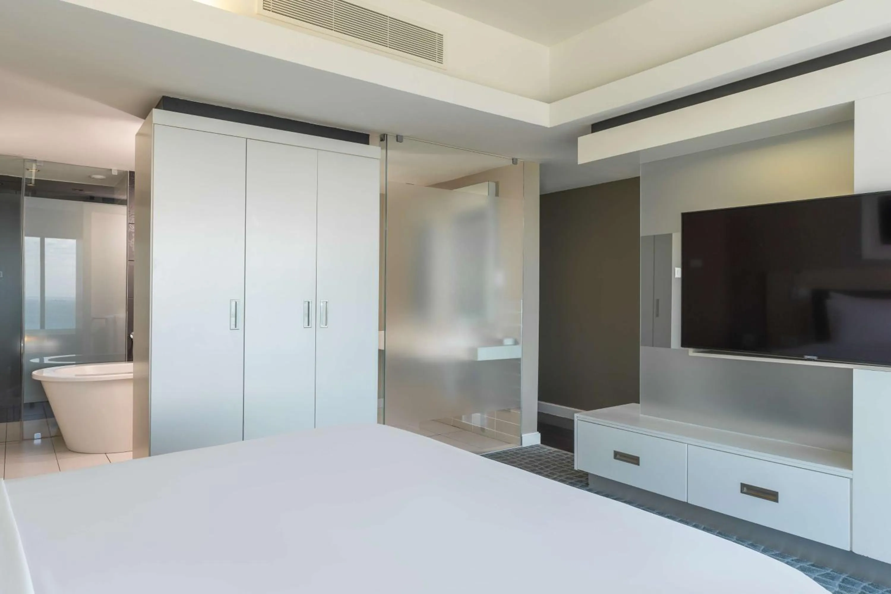 Photo of the whole room, Bed in Radisson Blu Hotel, Port Elizabeth