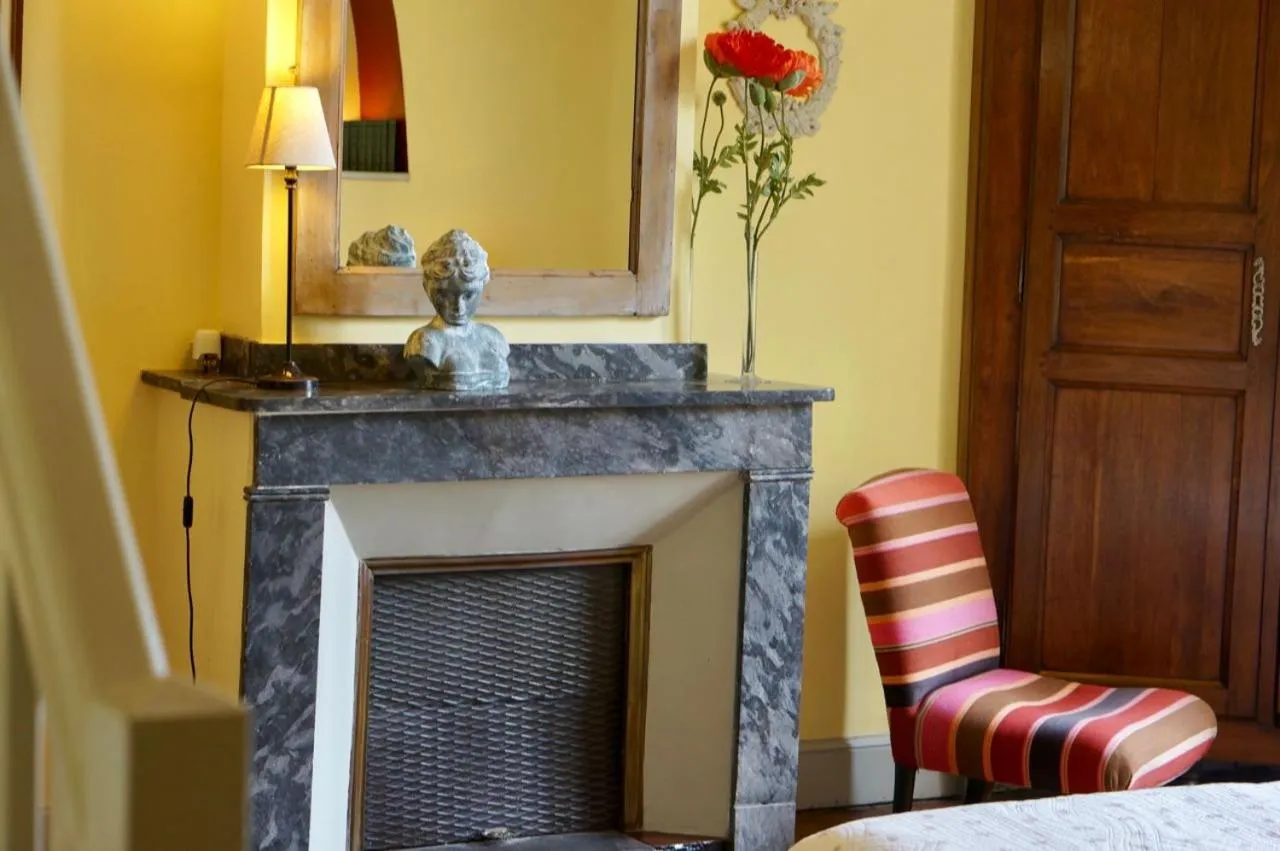 Decorative detail in La Rougeanne