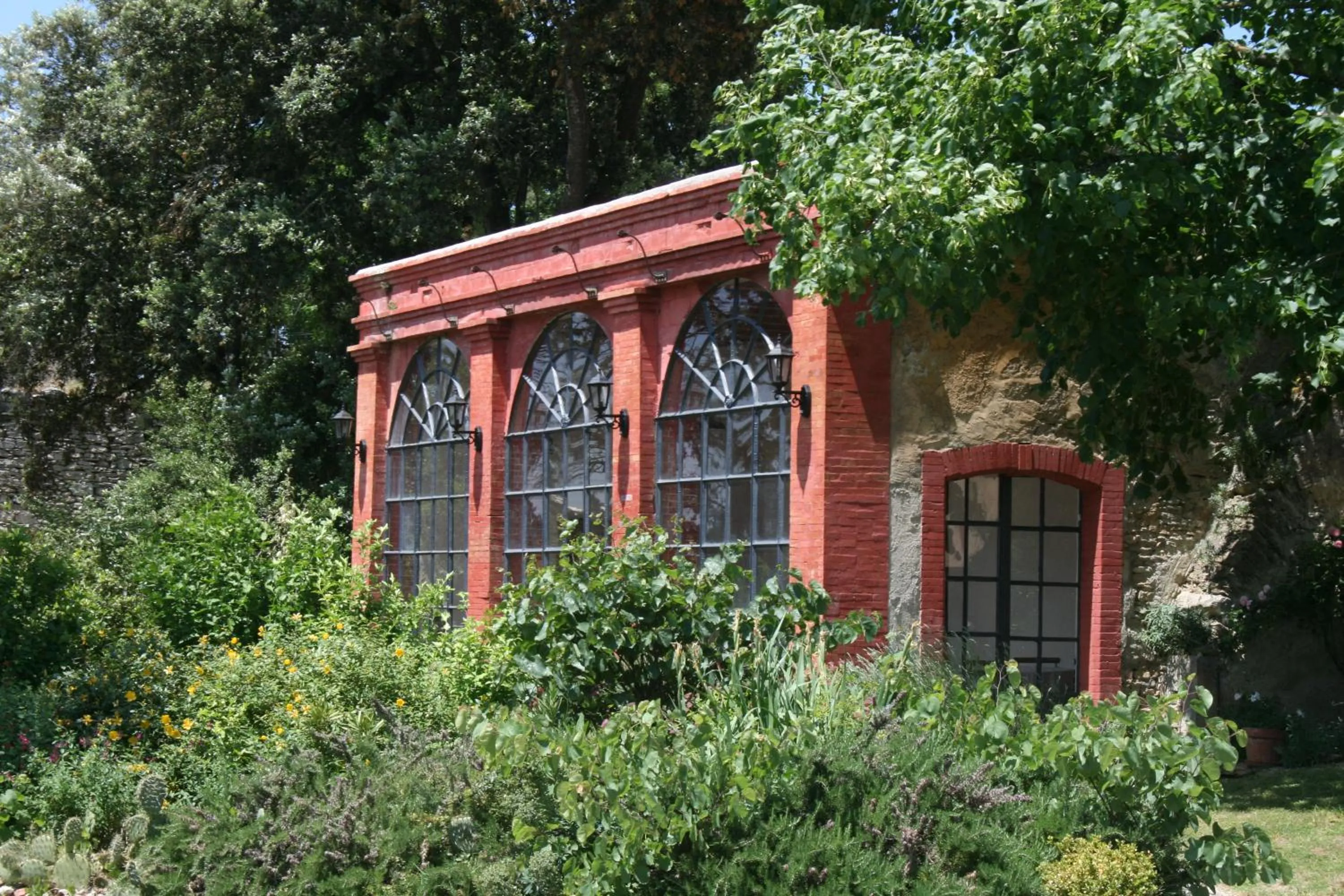 Dining area in La Rougeanne