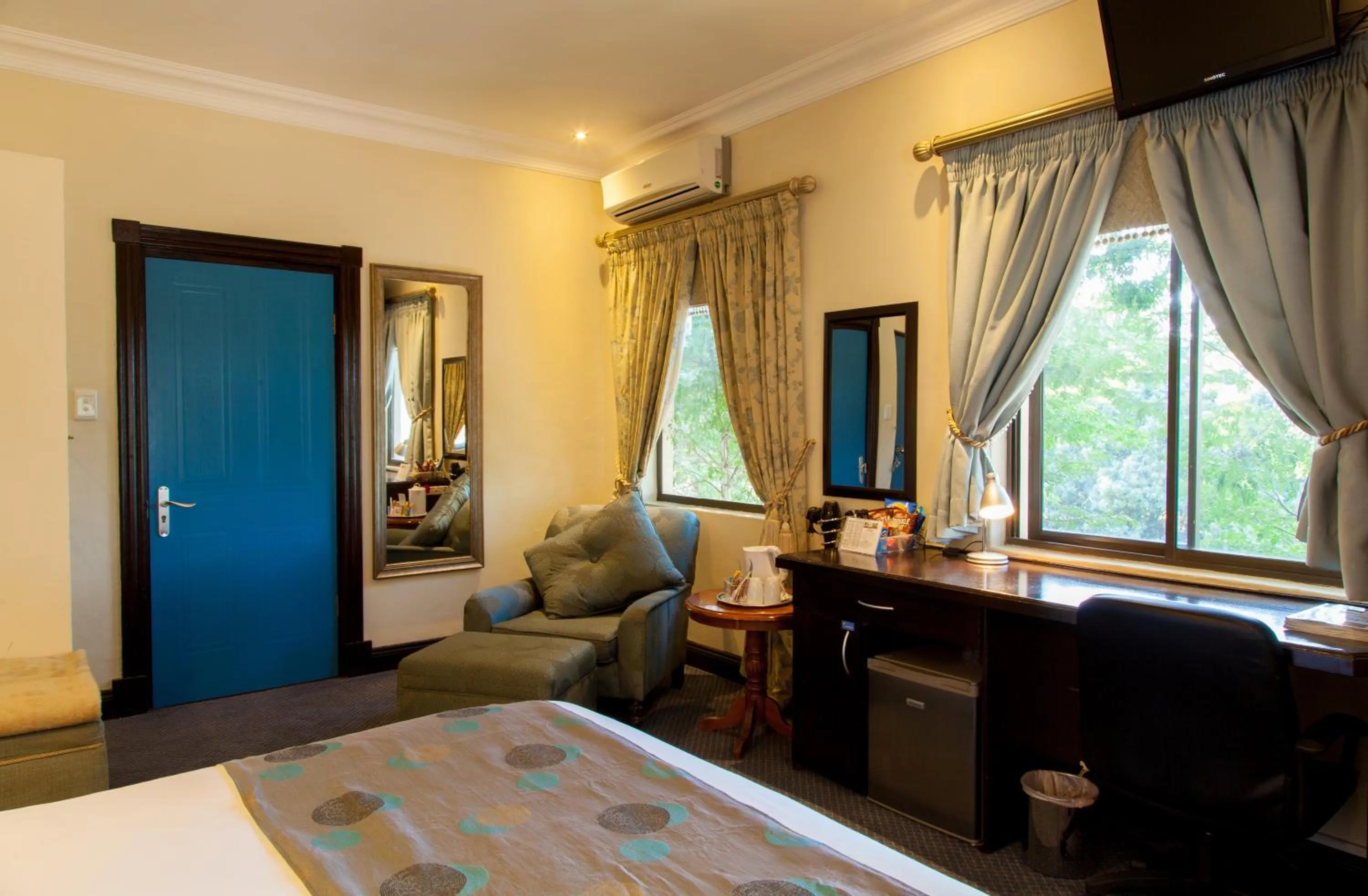 Bedroom, Bed in Constantia Manor Guest House