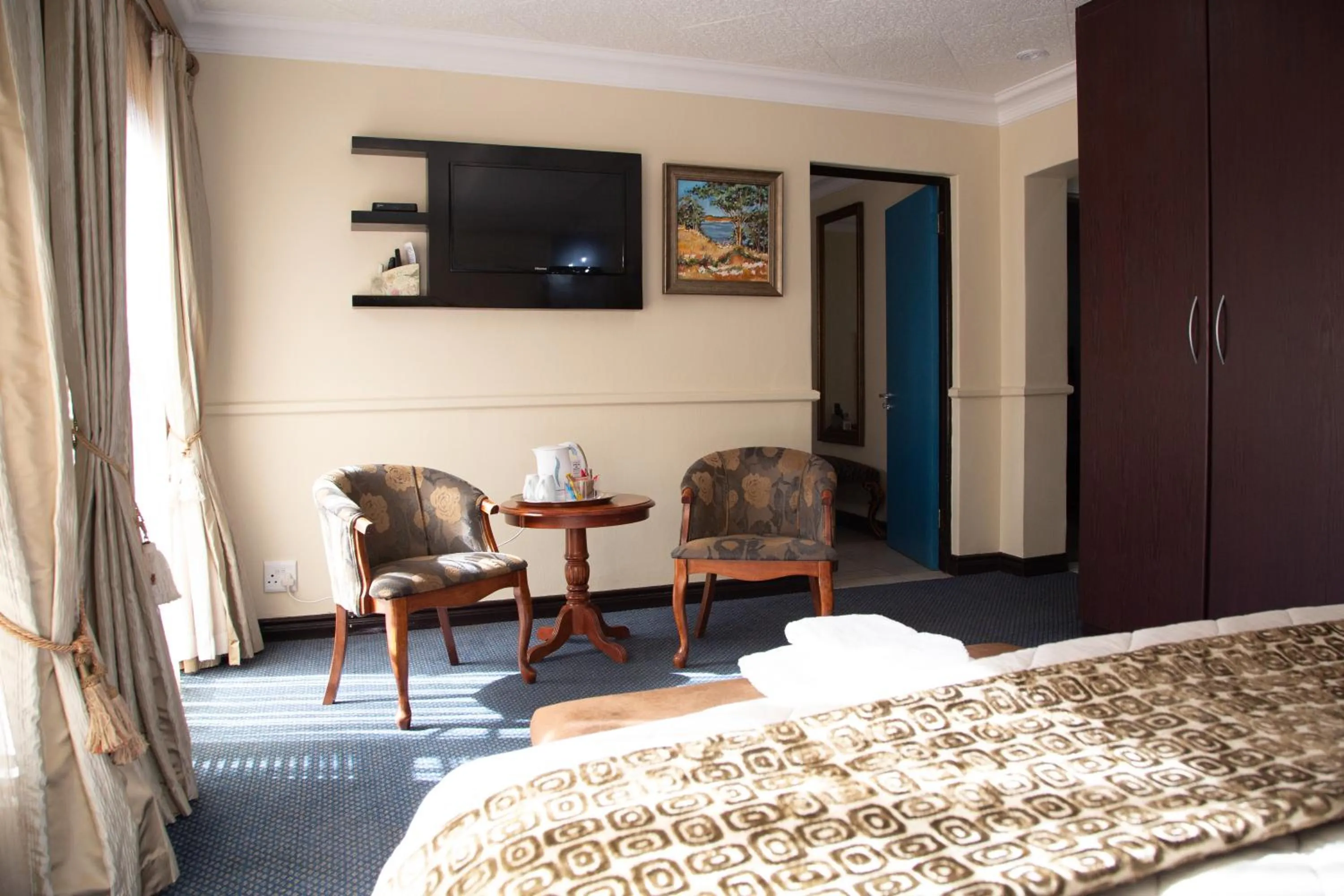 TV and multimedia, Bed in Constantia Manor Guest House