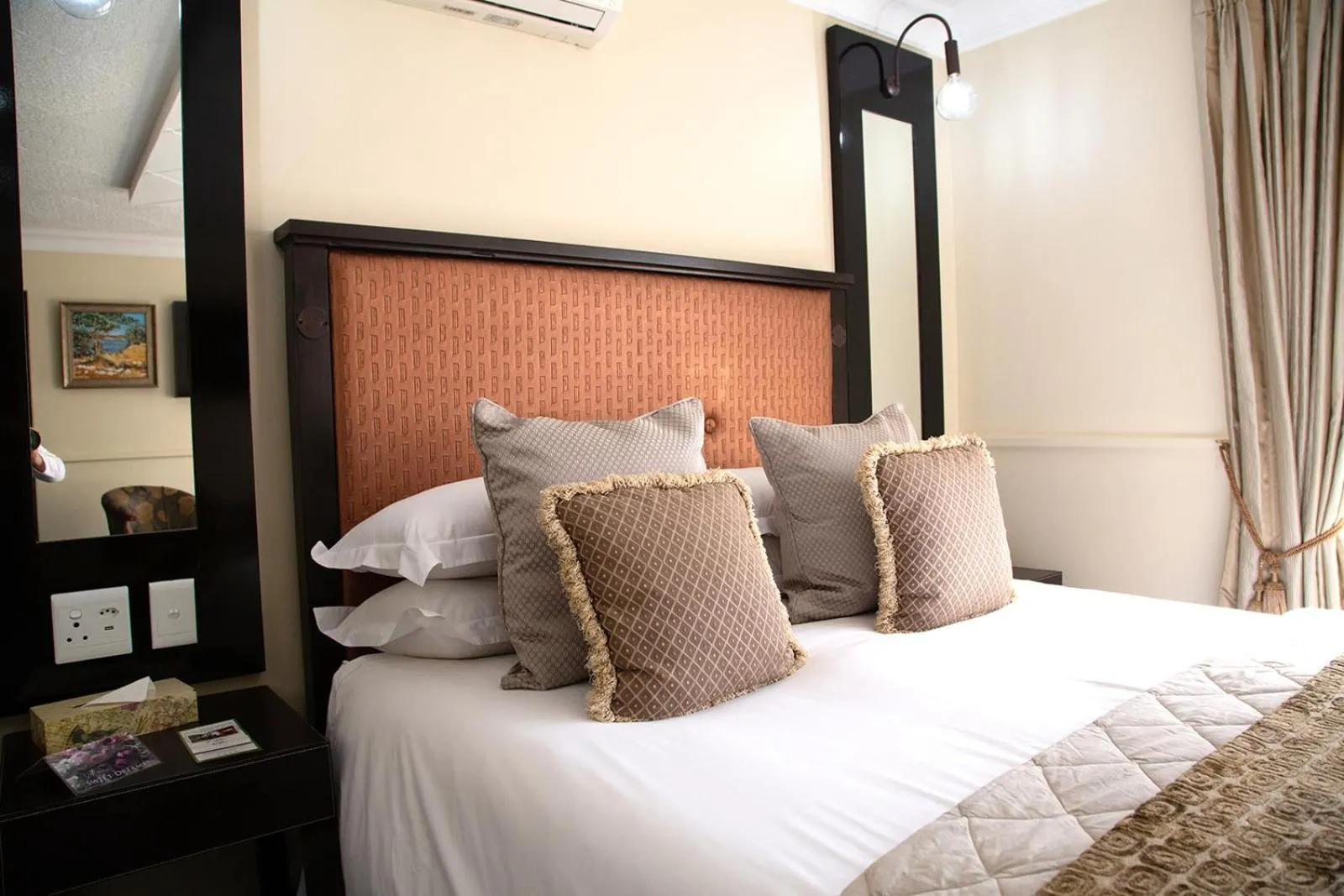 Bedroom, Bed in Constantia Manor Guest House