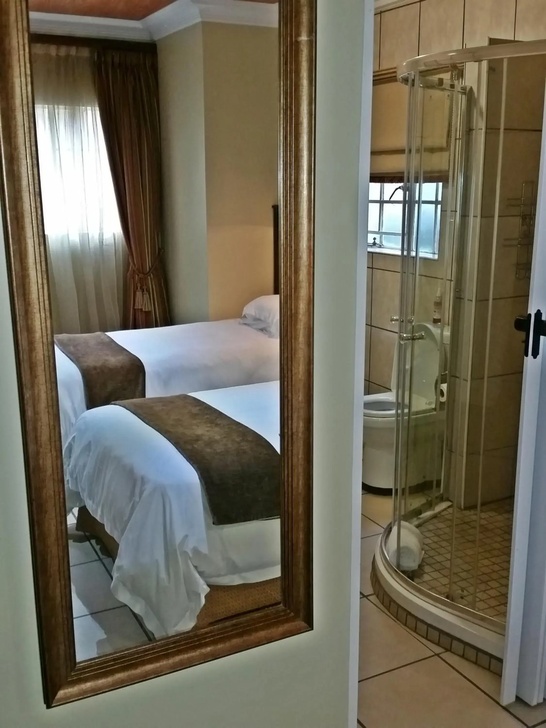 Luxury Twin Room - single occupancy in Constantia Manor Guest House Luxury Twin Room - single occupancy in Constantia Manor Guest House