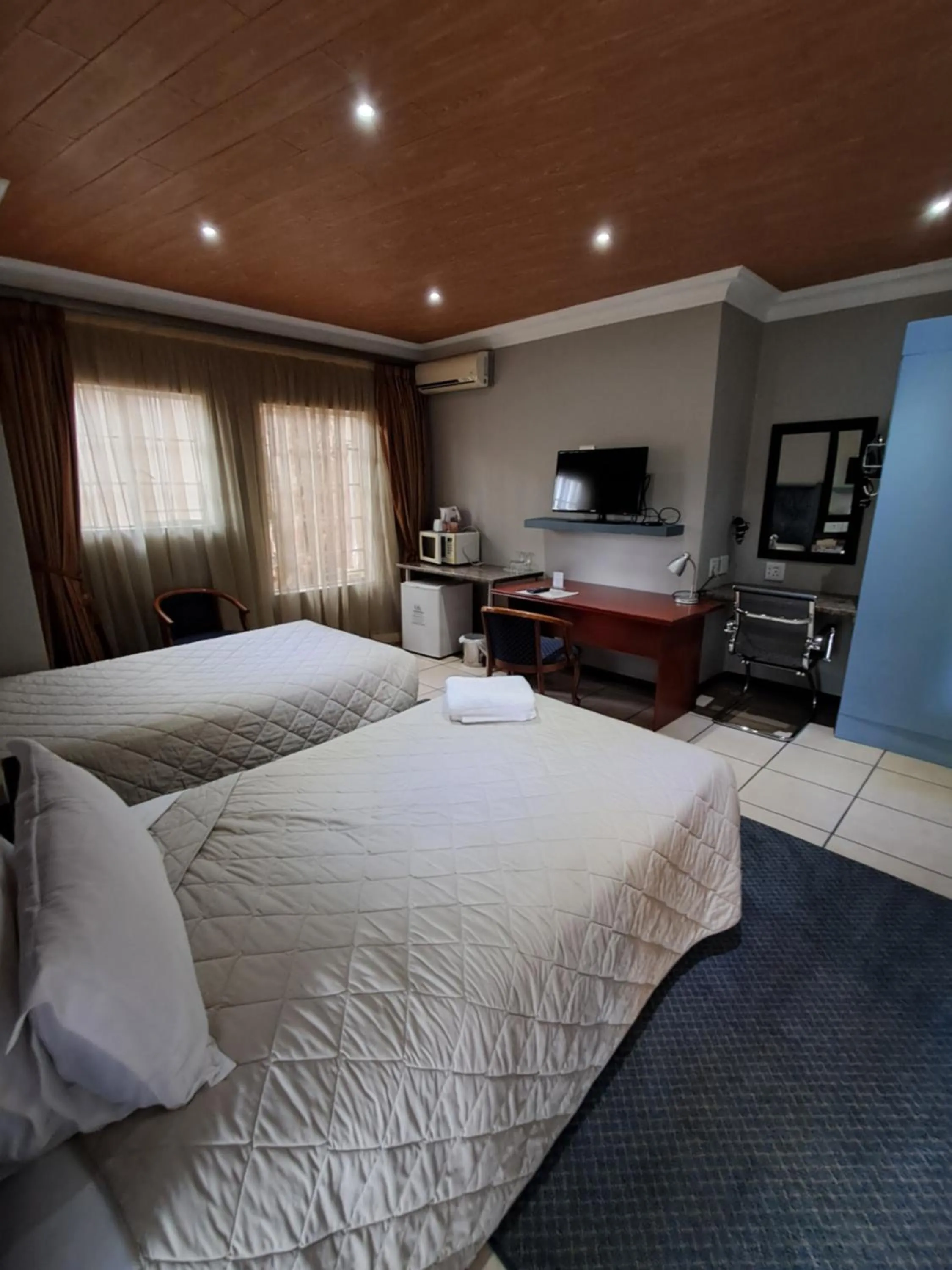 Bedroom, Bed in Constantia Manor Guest House