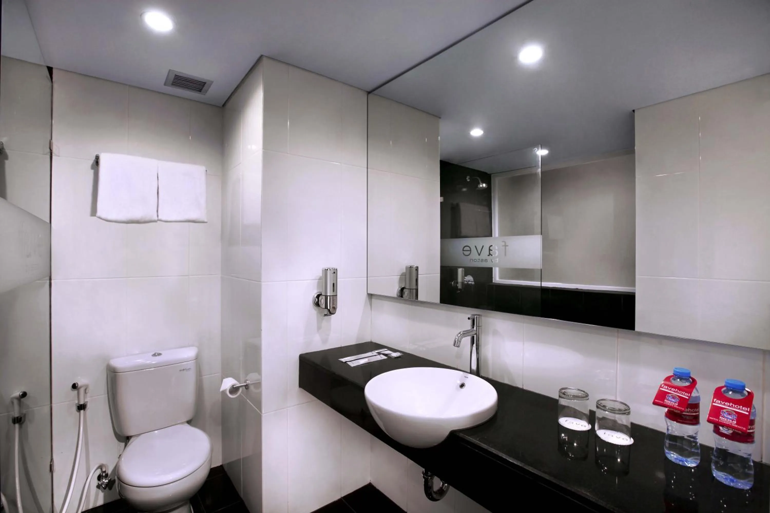 Bathroom in favehotel Pekanbaru