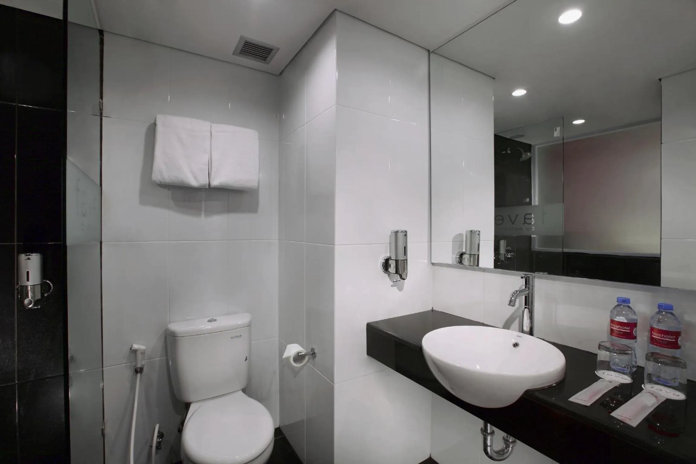 Bathroom in favehotel Pekanbaru