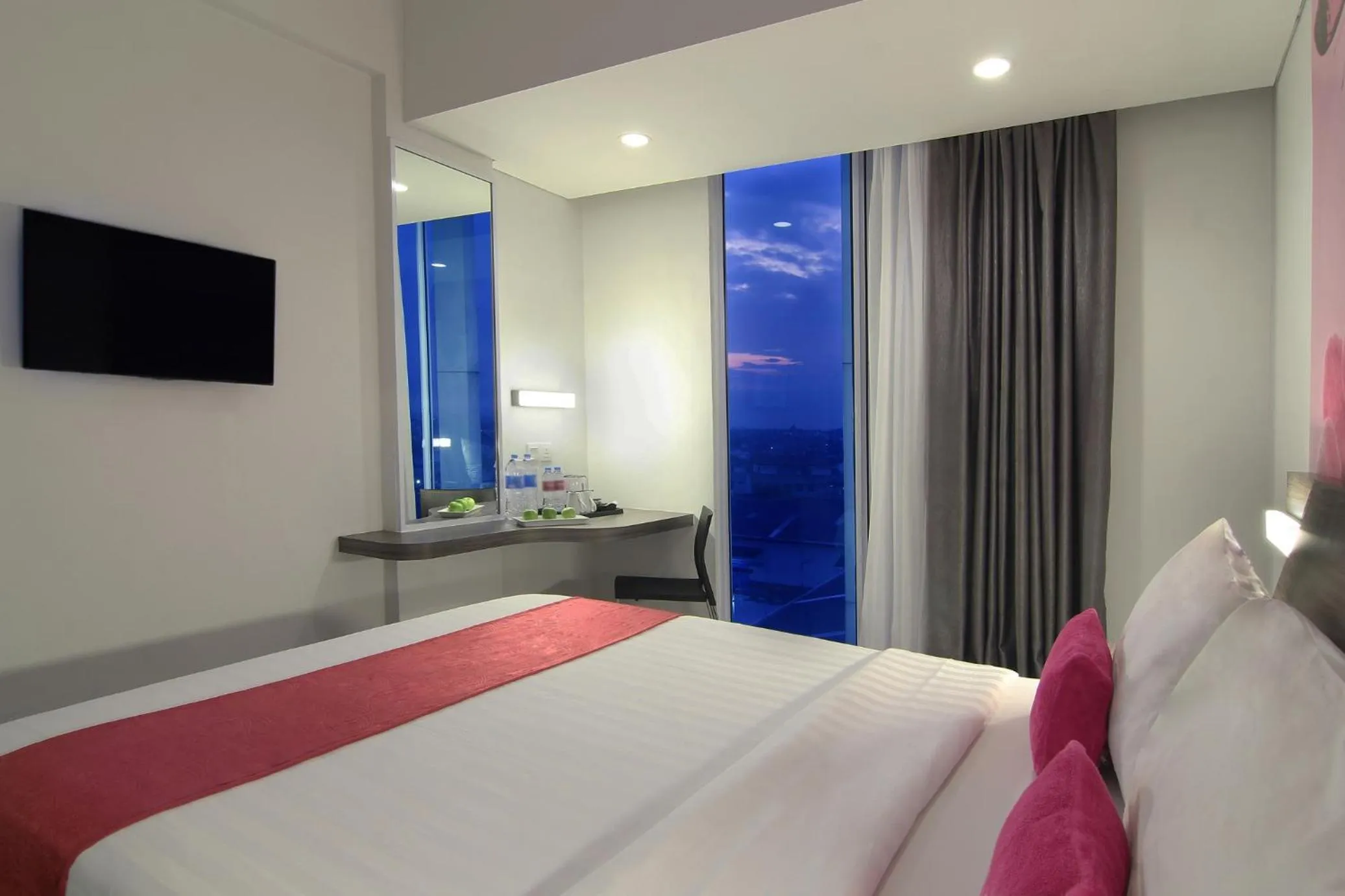 Photo of the whole room, Bed in favehotel Pekanbaru