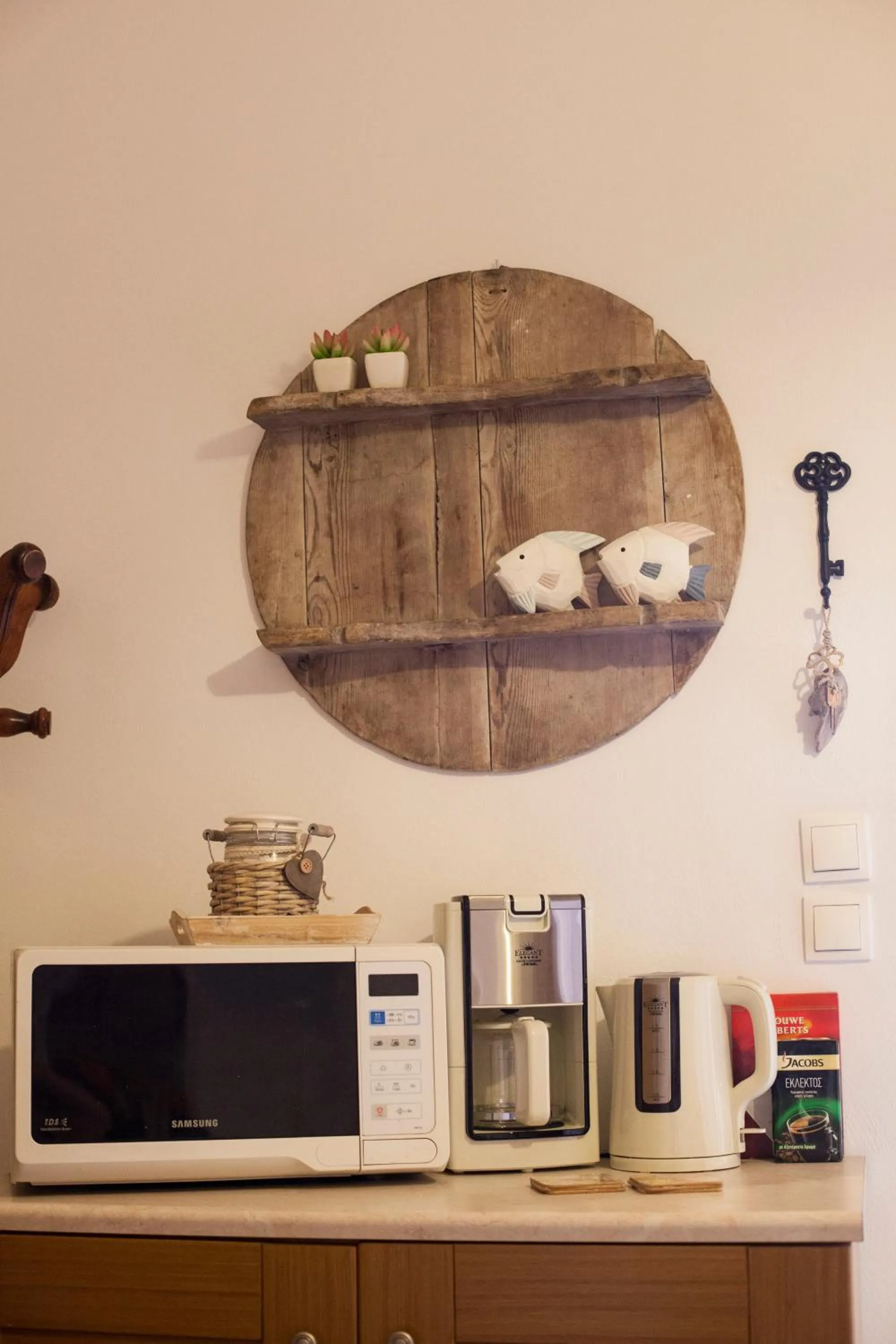 Coffee/tea facilities in Arch Villa