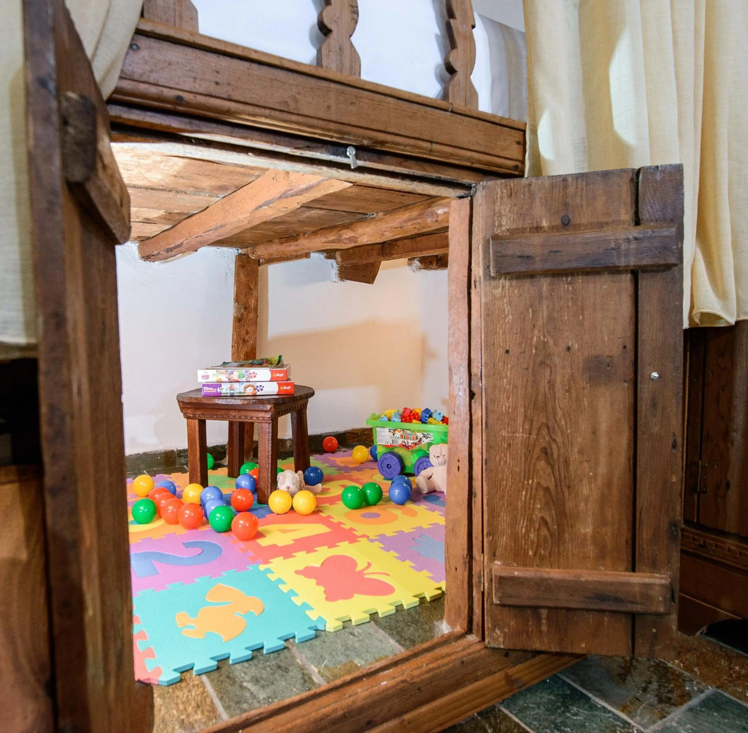 Kids's club, Bed in Arch Villa
