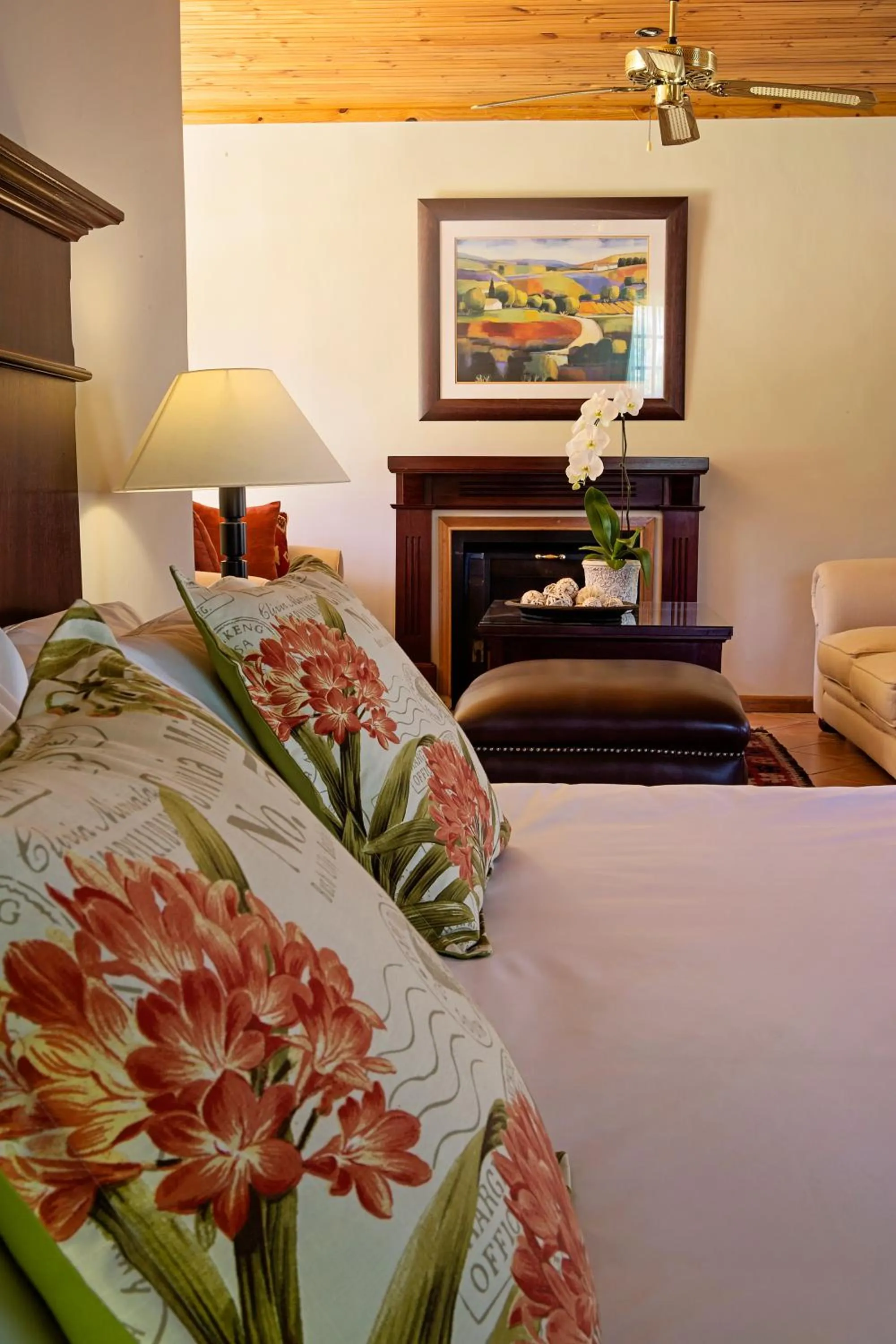 Living room, Bed in Oak Tree Lodge