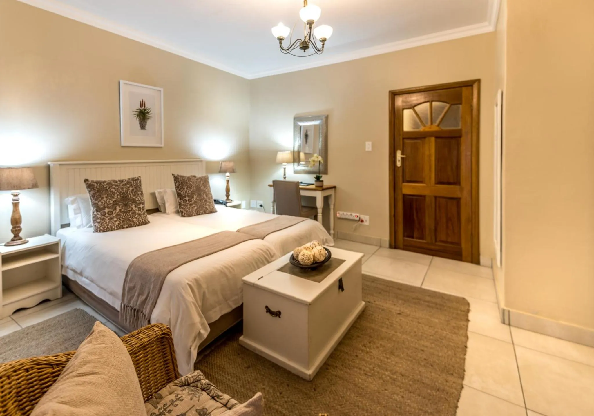 Photo of the whole room, Bed in Oak Tree Lodge