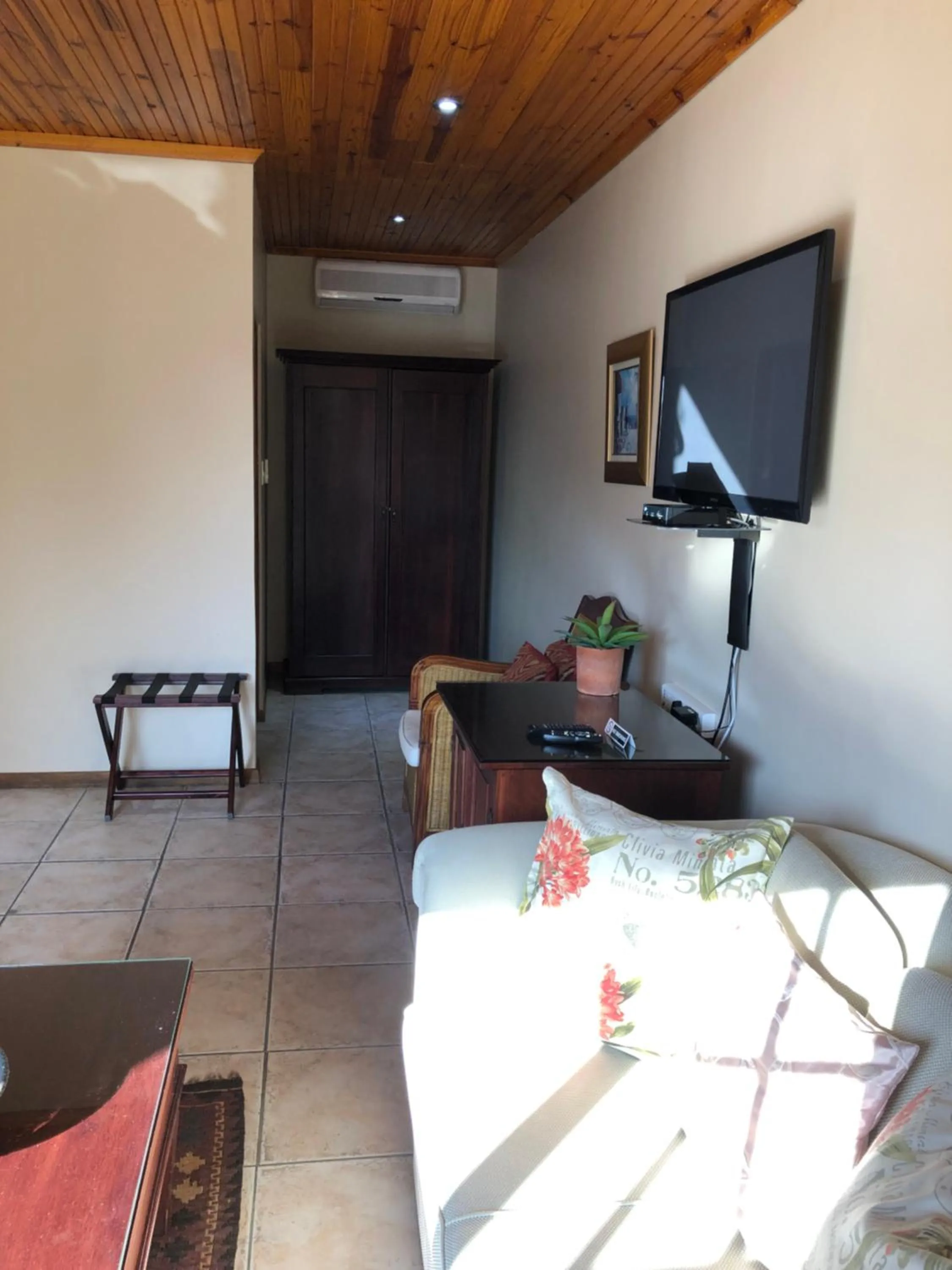 Seating area in Oak Tree Lodge