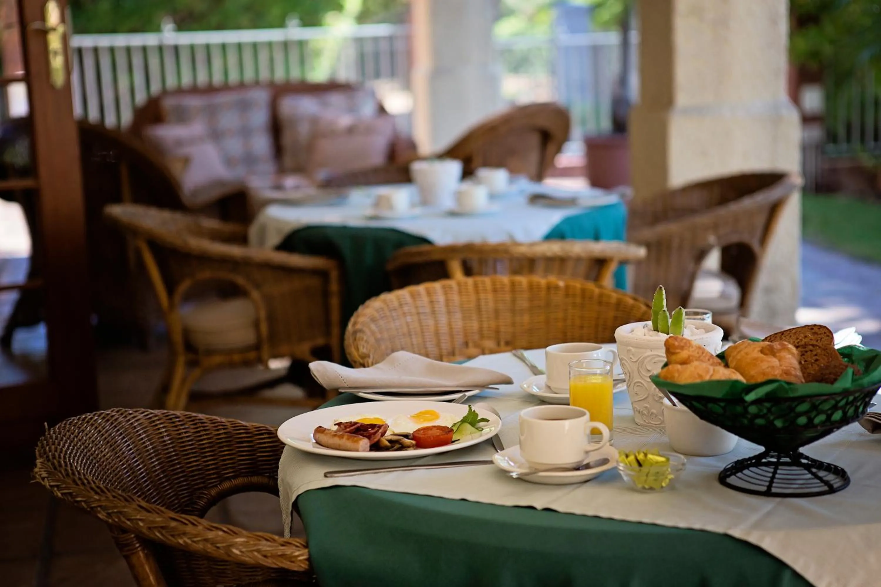 Restaurant/places to eat in Oak Tree Lodge