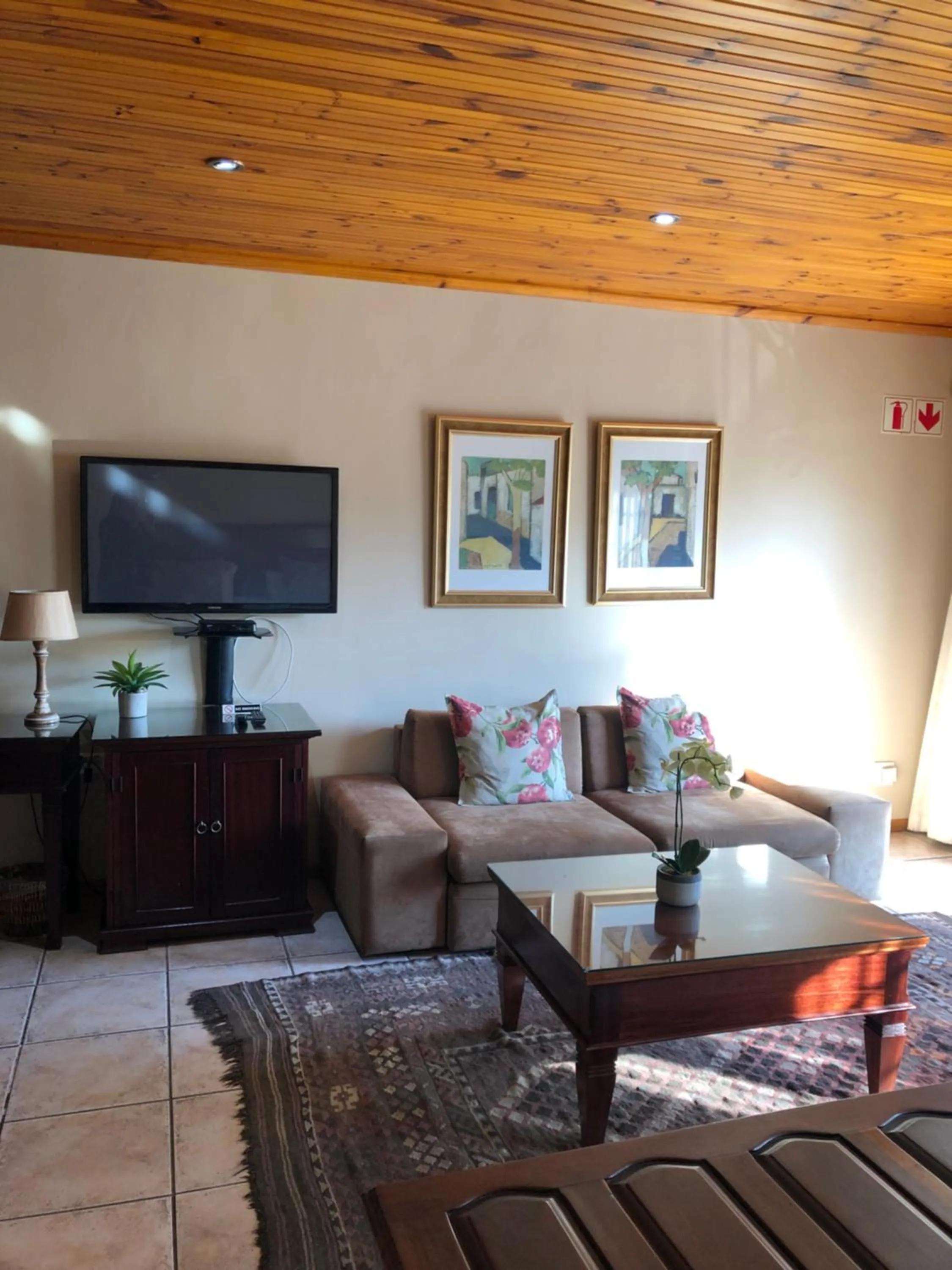 Seating area in Oak Tree Lodge