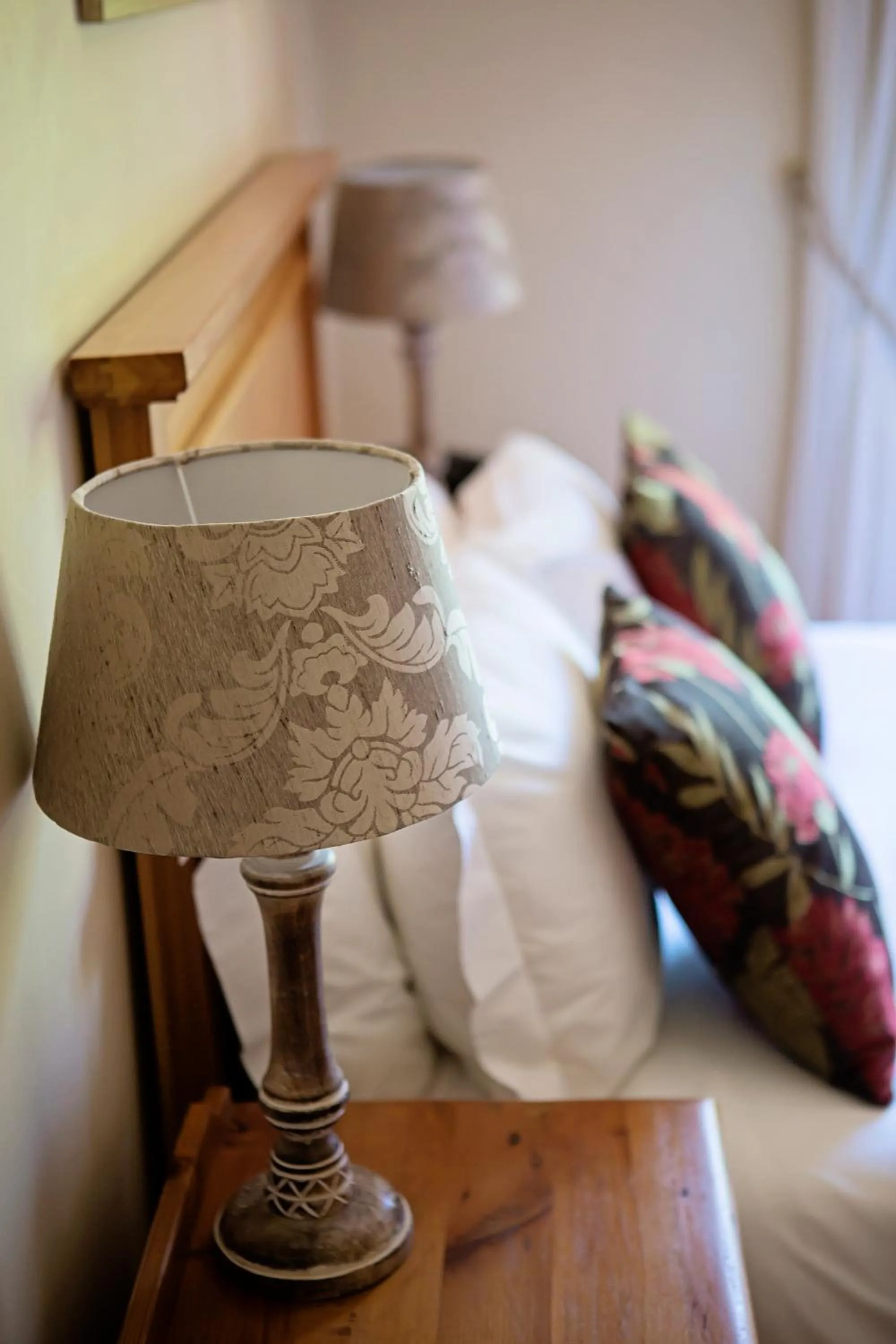 Bedroom, Bed in Oak Tree Lodge