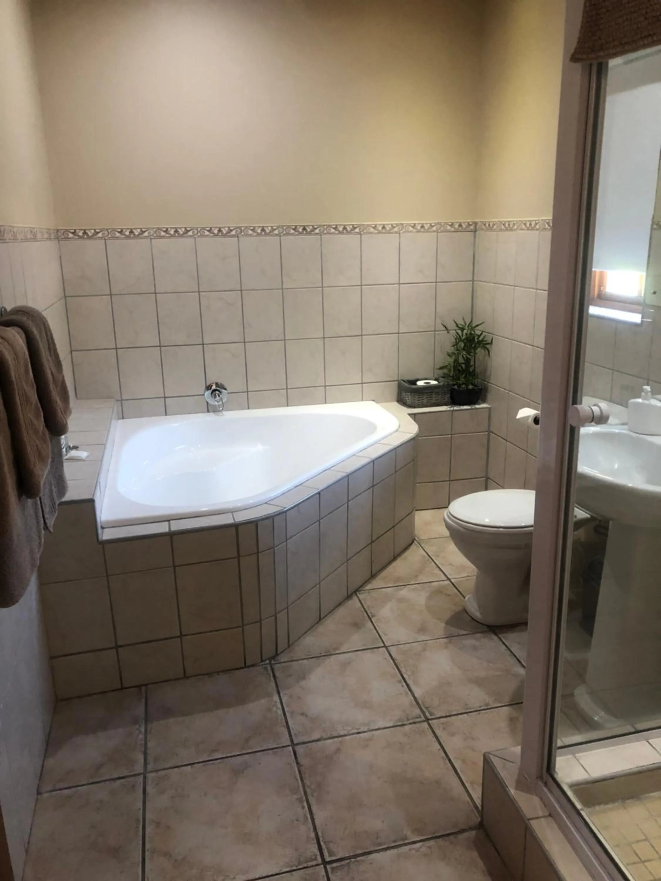 Shower in Oak Tree Lodge