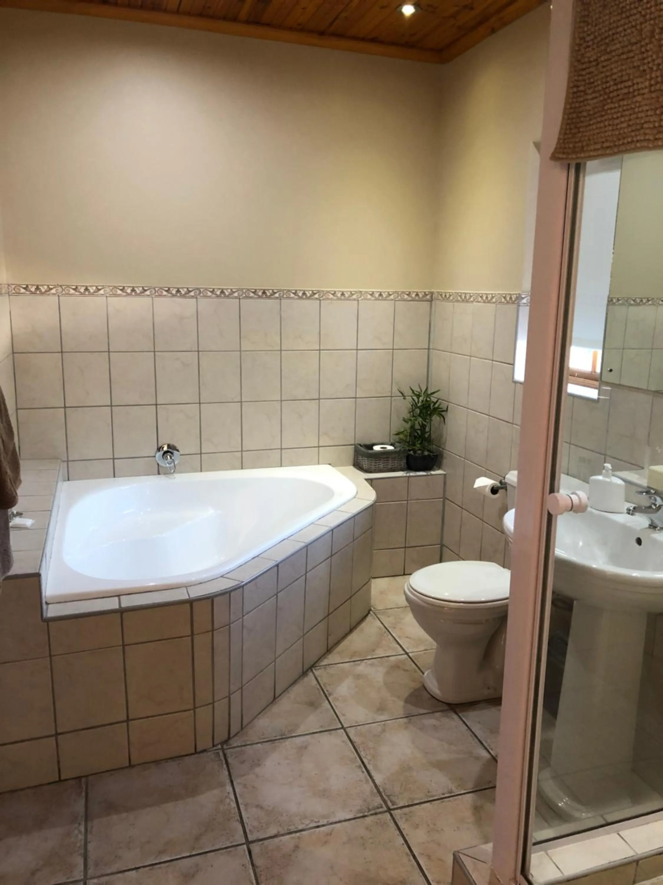 Shower in Oak Tree Lodge