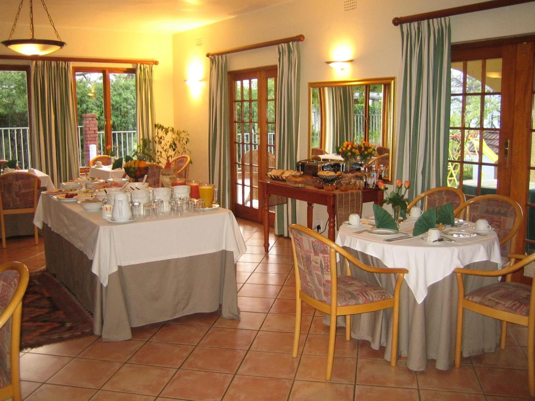 Restaurant/places to eat in Oak Tree Lodge