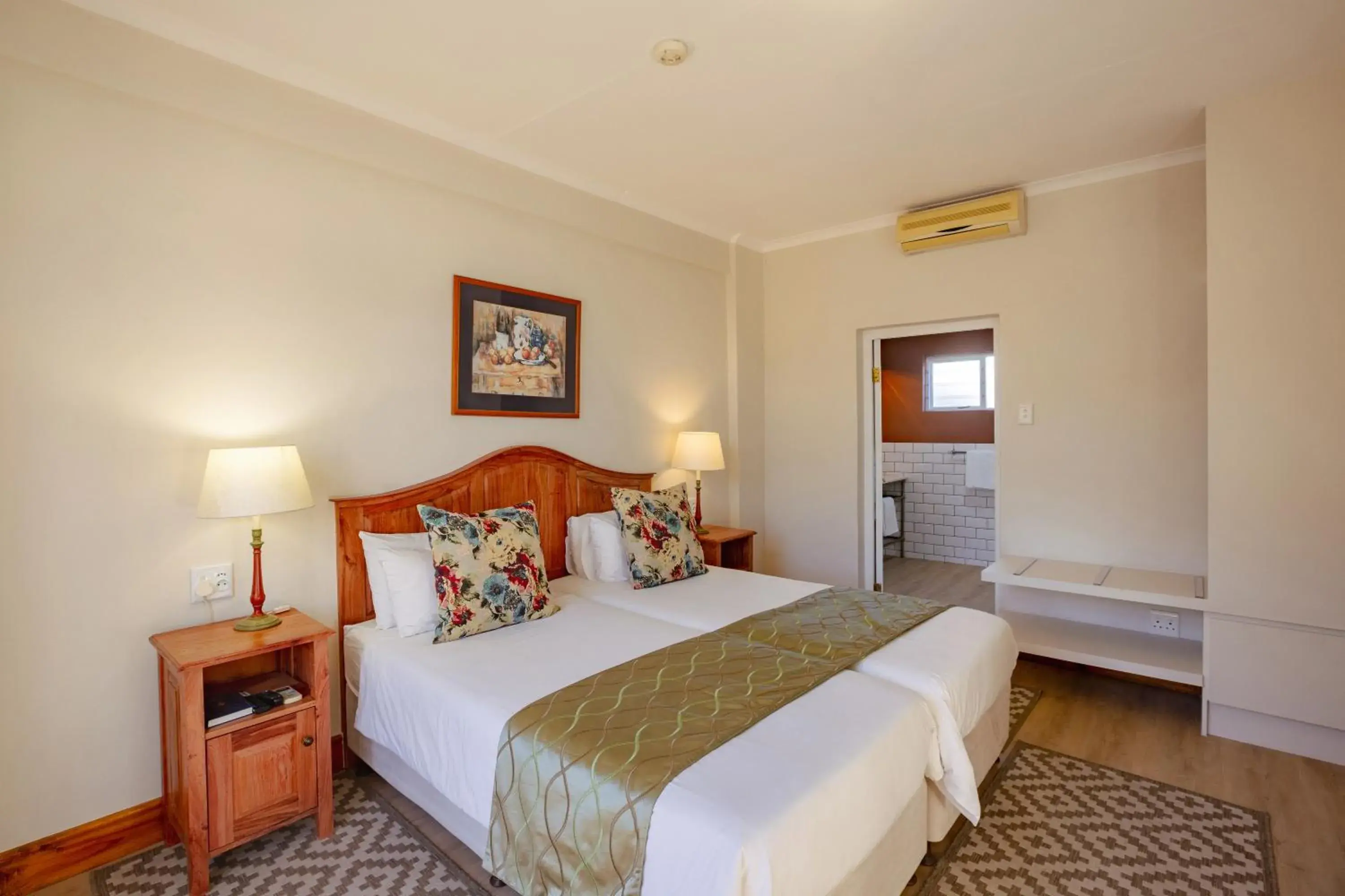 Classic Victorian Twin in Montagu Country Hotel Classic Victorian Twin in Montagu Country Hotel