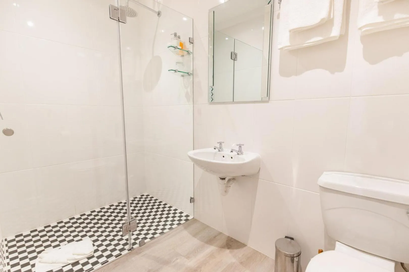 Shower in Montagu Country Hotel