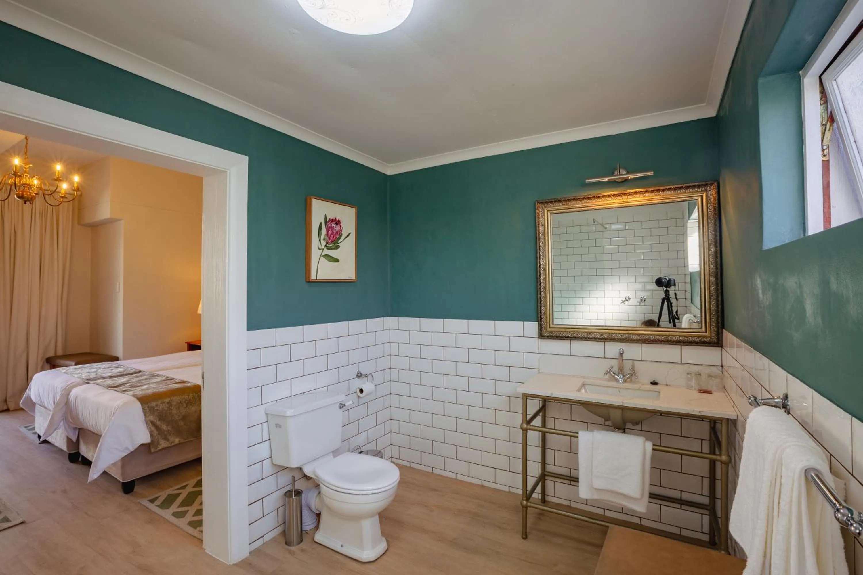 Bathroom, Bed in Montagu Country Hotel