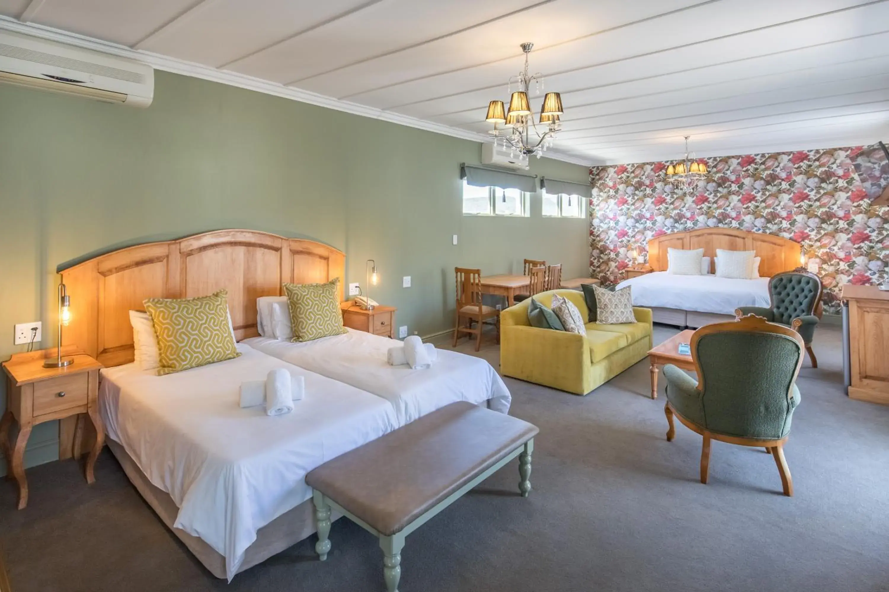 Luxury Studio (sleeps 4) in Montagu Country Hotel Luxury Studio (sleeps 4) in Montagu Country Hotel