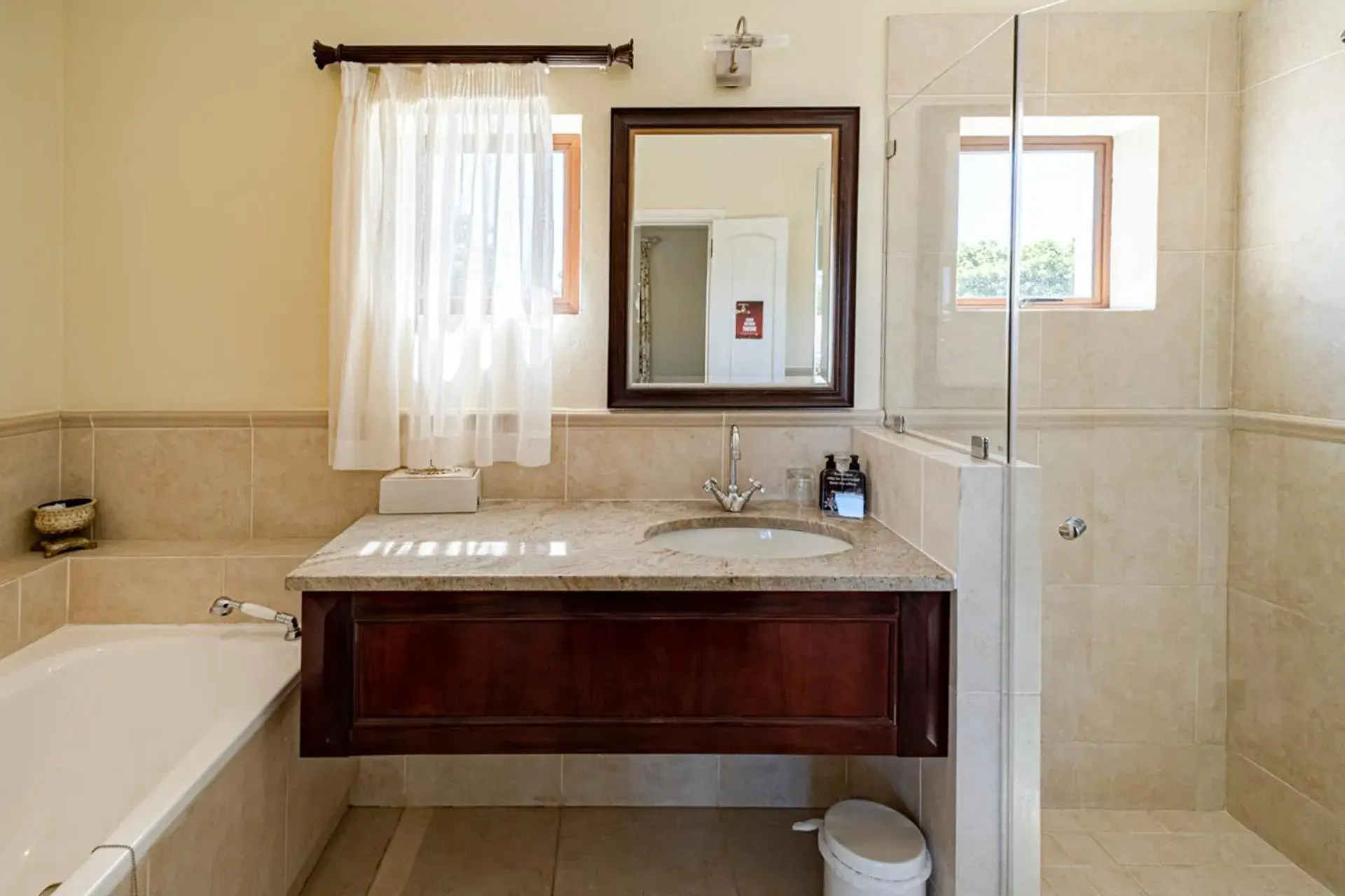 King Double Room - single occupancy in Lemon Tree Lane King Double Room - single occupancy in Lemon Tree Lane