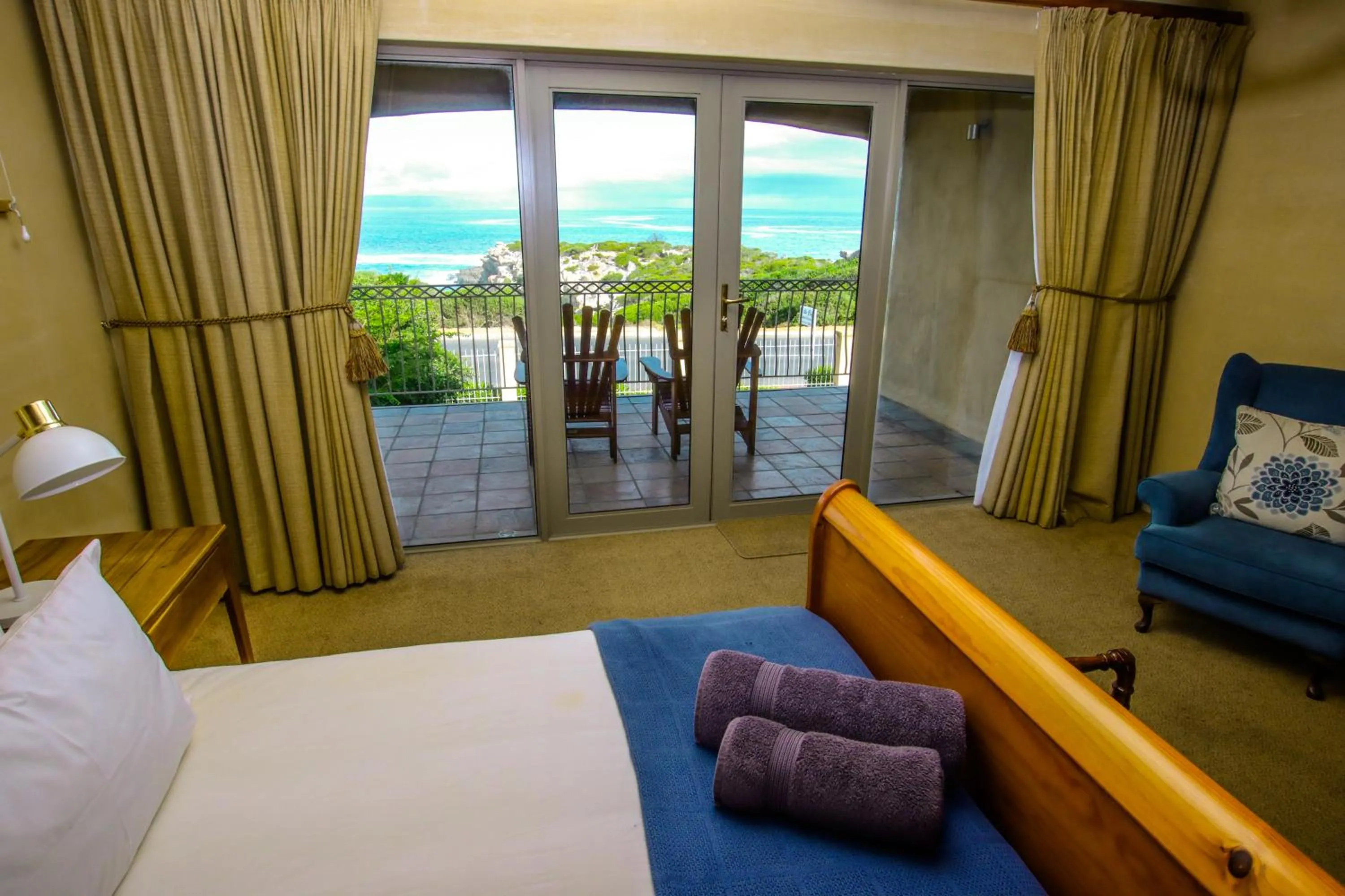Balcony/Terrace, Bed in On The Cliff Guest House
