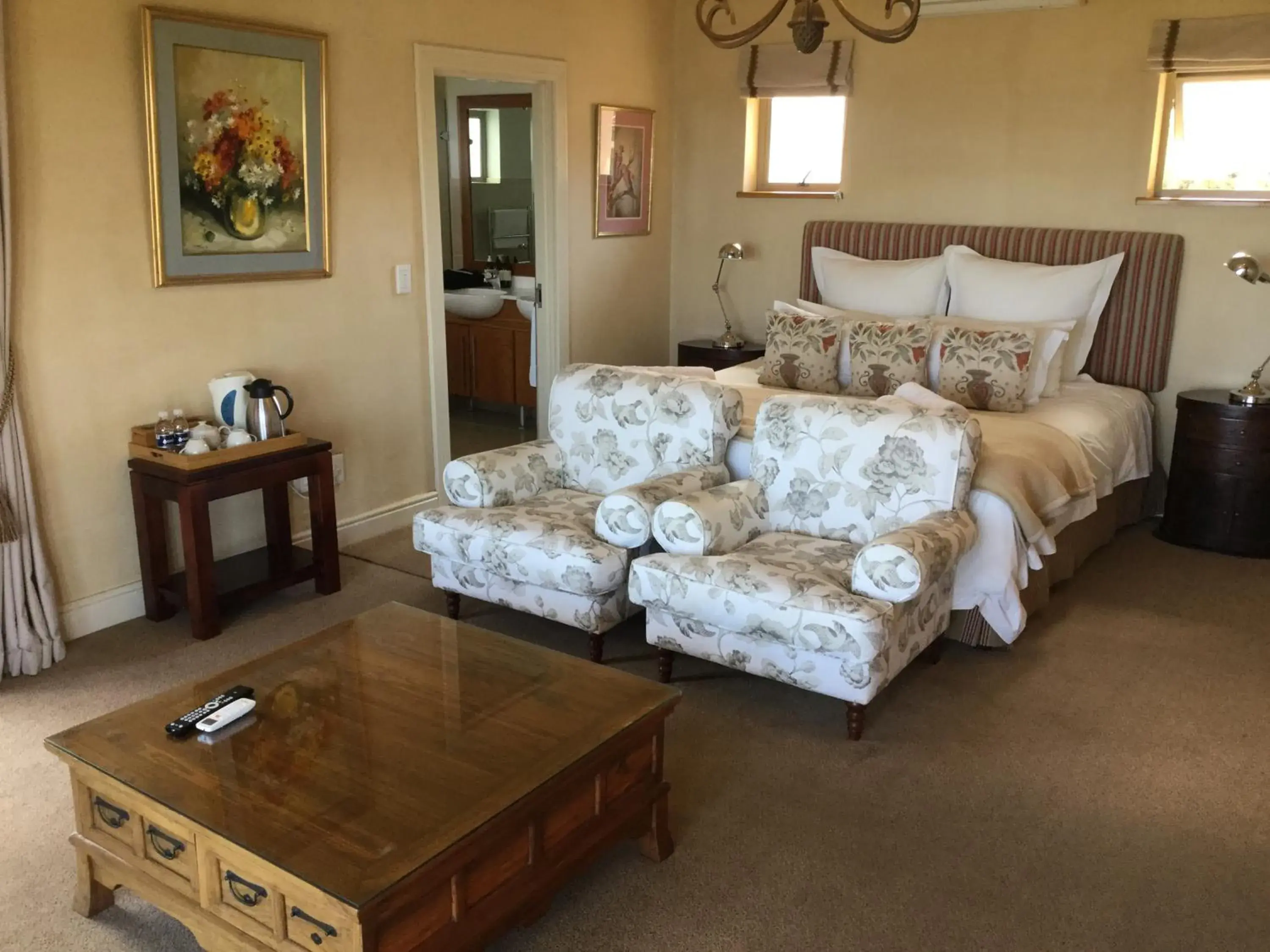 Photo of the whole room, Bed in On The Cliff Guest House Photo of the whole room, Bed in On The Cliff Guest House