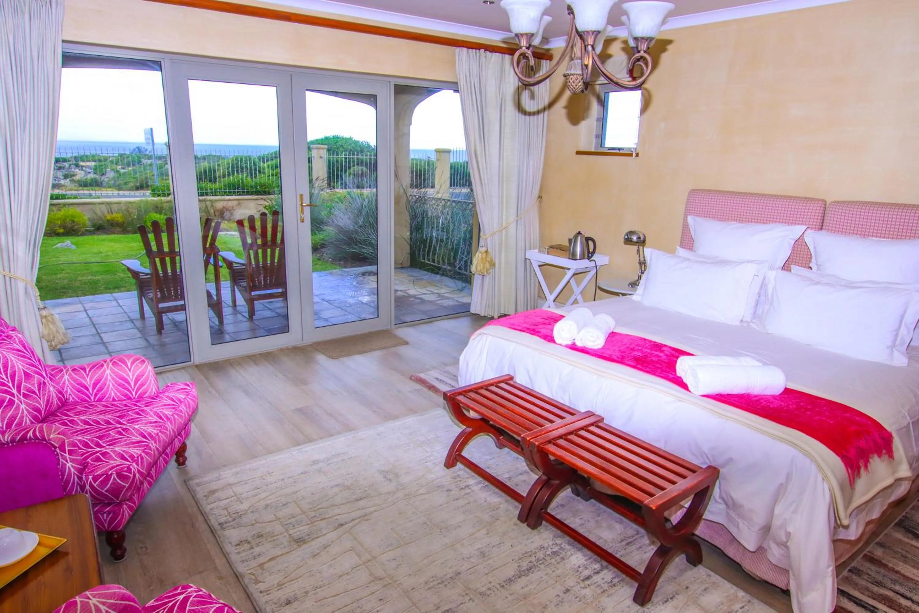 Garden view, Bed in On The Cliff Guest House