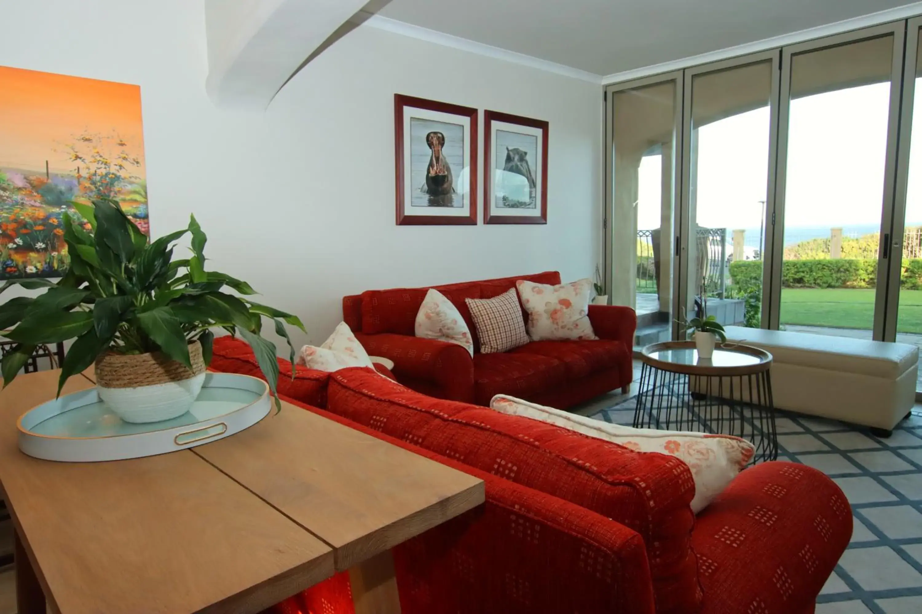 Lounge or bar in On The Cliff Guest House Lounge or bar in On The Cliff Guest House