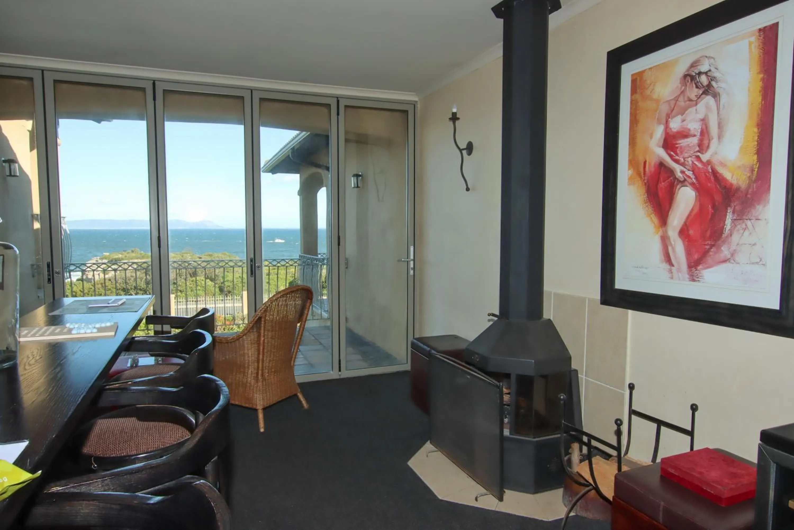 Lounge or bar in On The Cliff Guest House