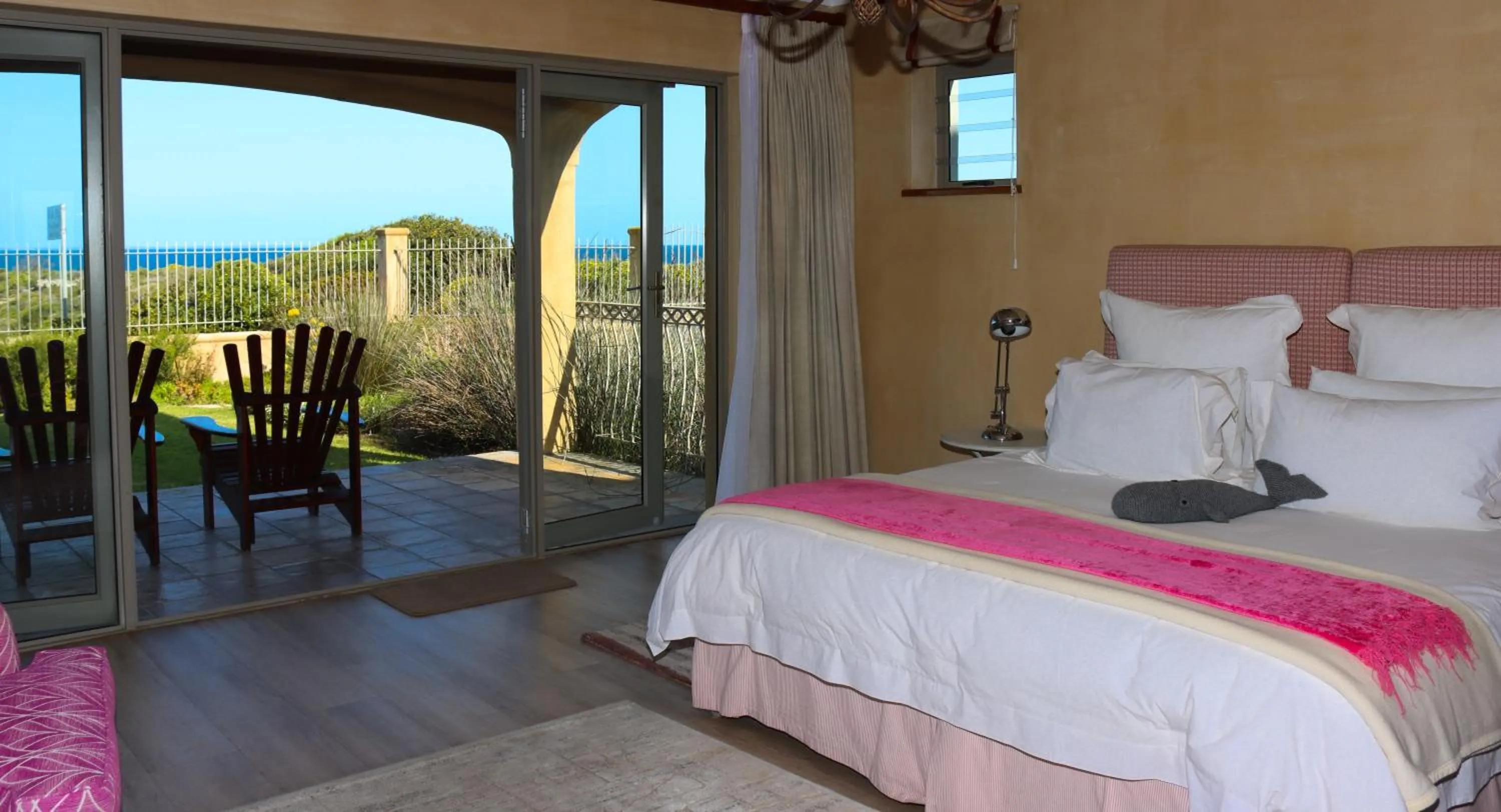 Sea view, Bed in On The Cliff Guest House
