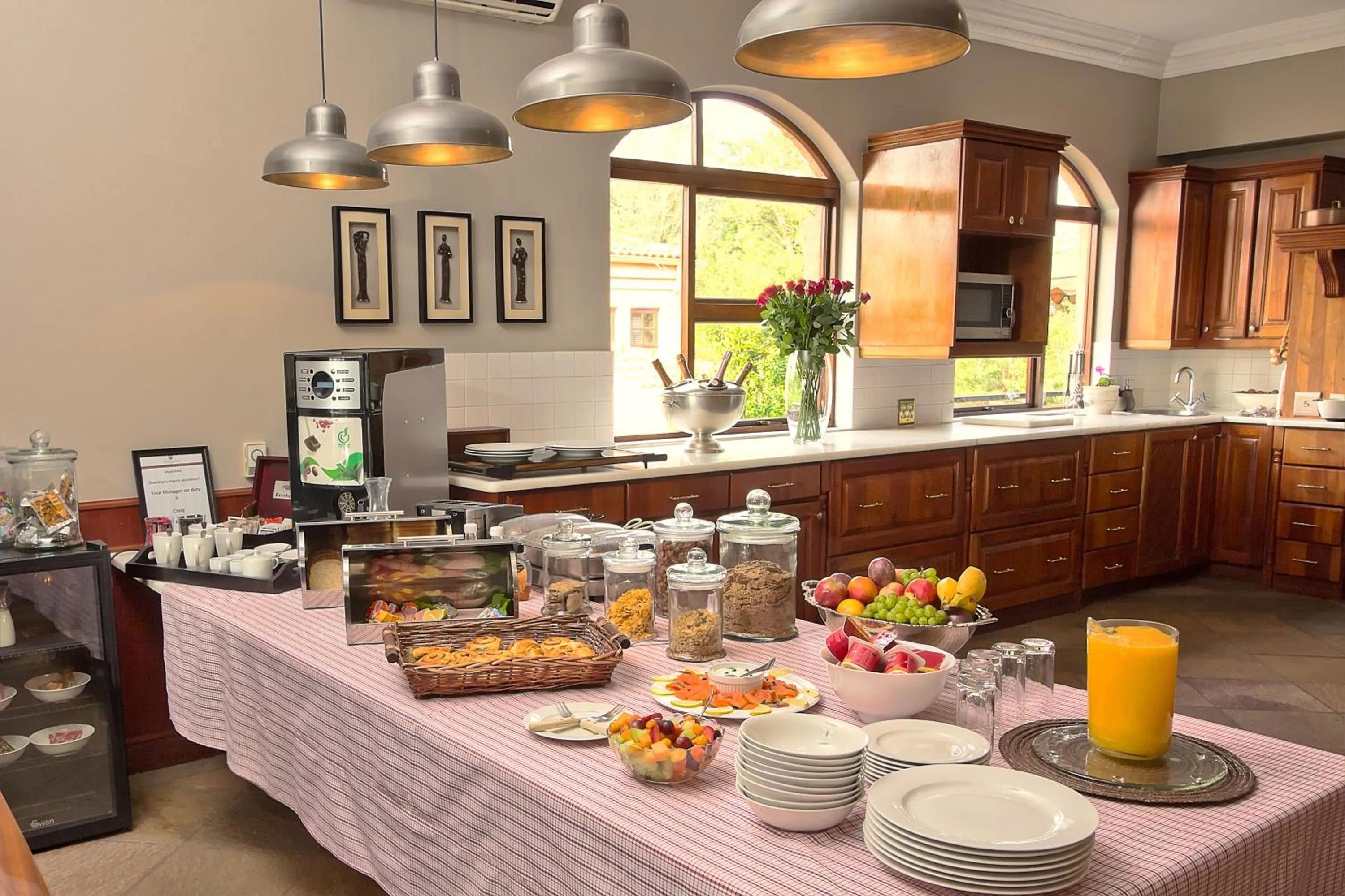 Food in Leopardsong Manor